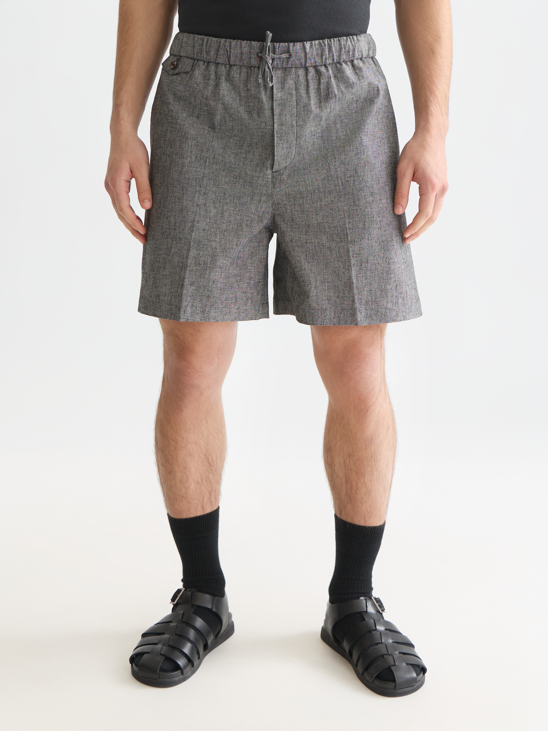 SCOTCH & SODA tailored shorts in a classic design, featuring a fitted waist and clean front, ideal for casual summer wear.