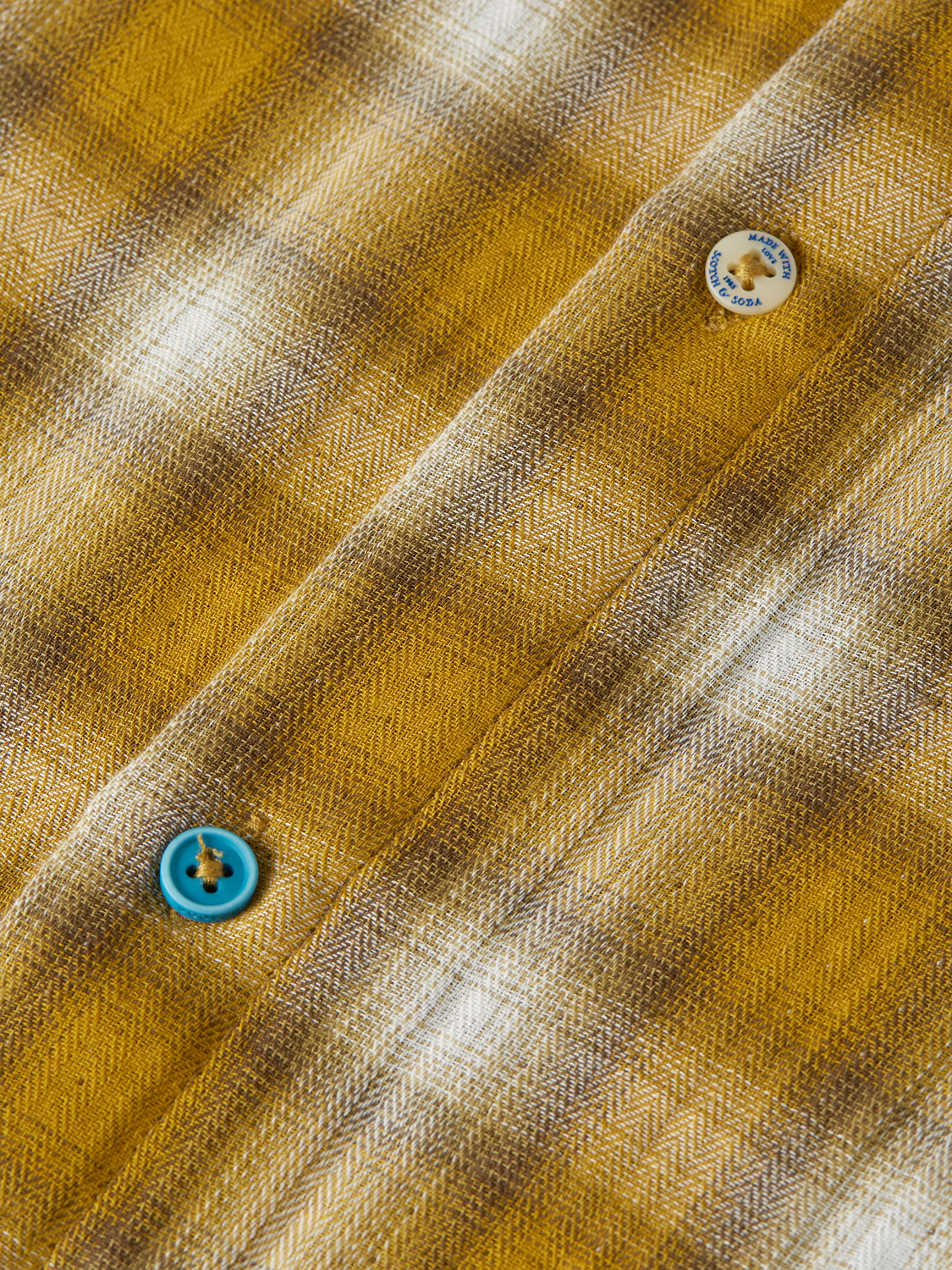 Long sleeve Scotch & Soda check shirt made of double cloth fabric, featuring a classic pattern and button-down collar.