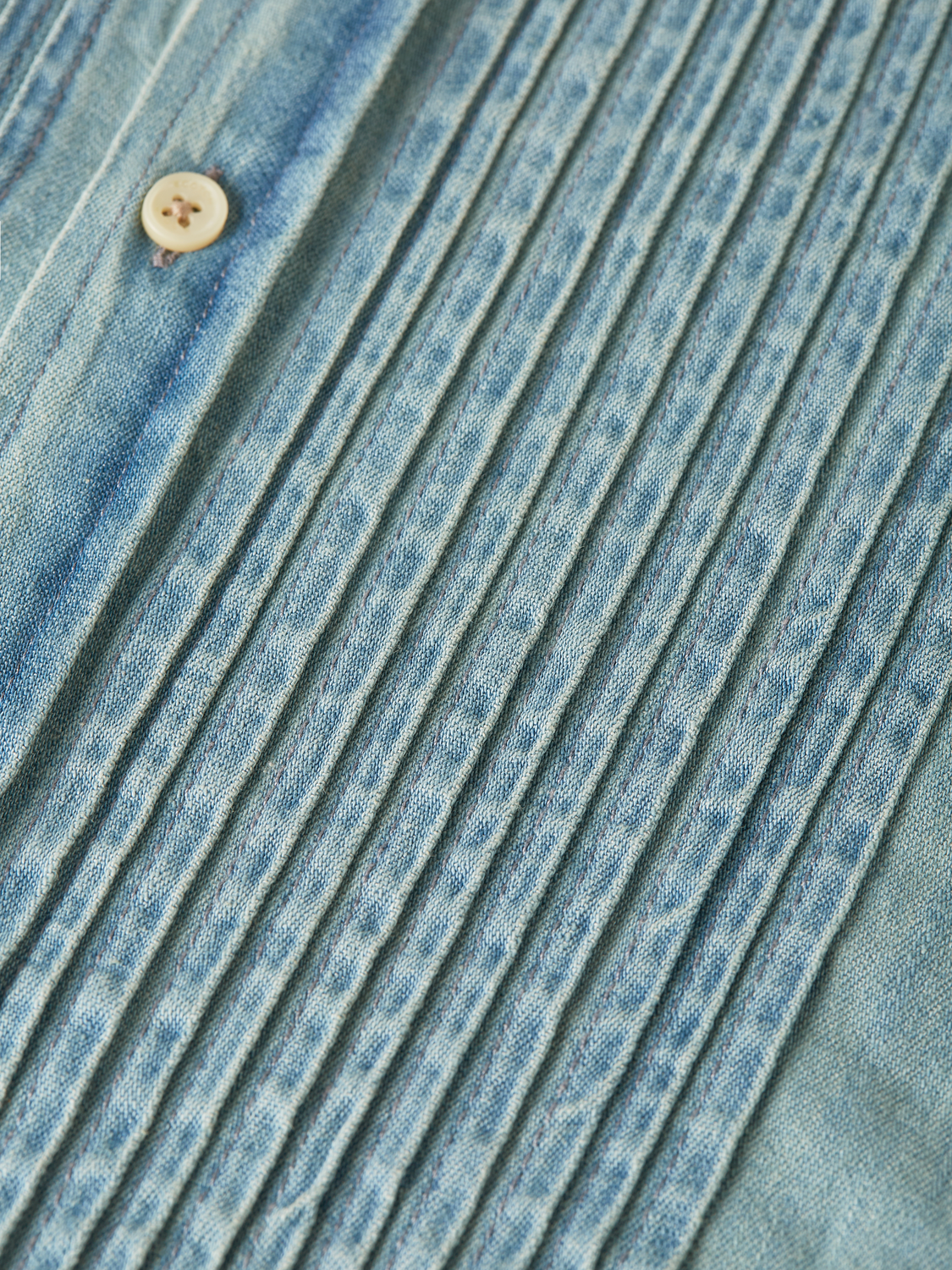 Long-sleeve Western denim shirt by Scotch & Soda, featuring classic denim fabric and Western-style design details.