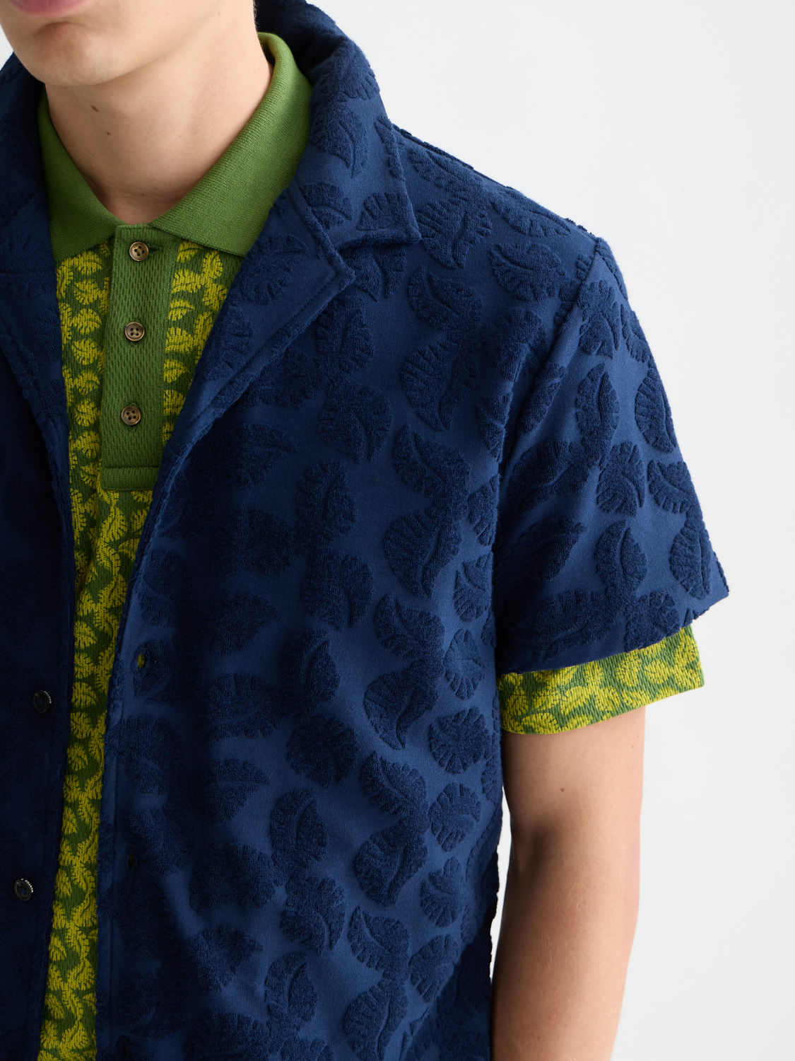 Men's Scotch & Soda terry jacquard short-sleeved shirt with a textured pattern and classic collar, casual summer style.