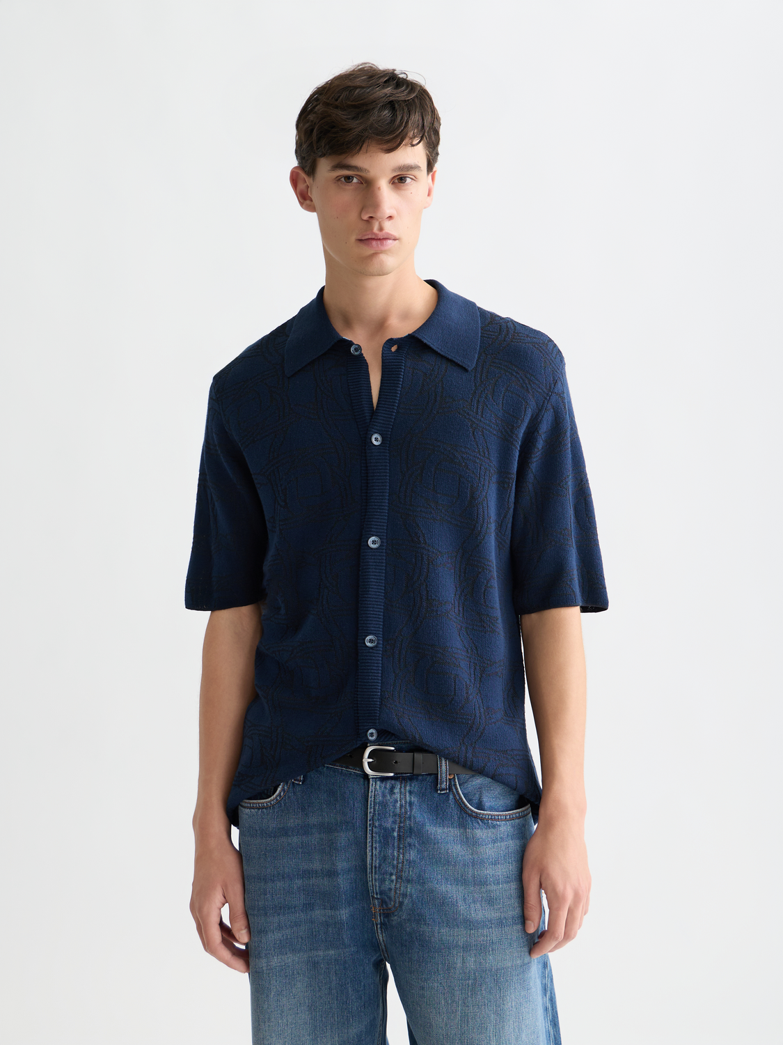 Knitted jacquard short-sleeved shirt from Scotch & Soda, featuring intricate knitwear design and short sleeves.