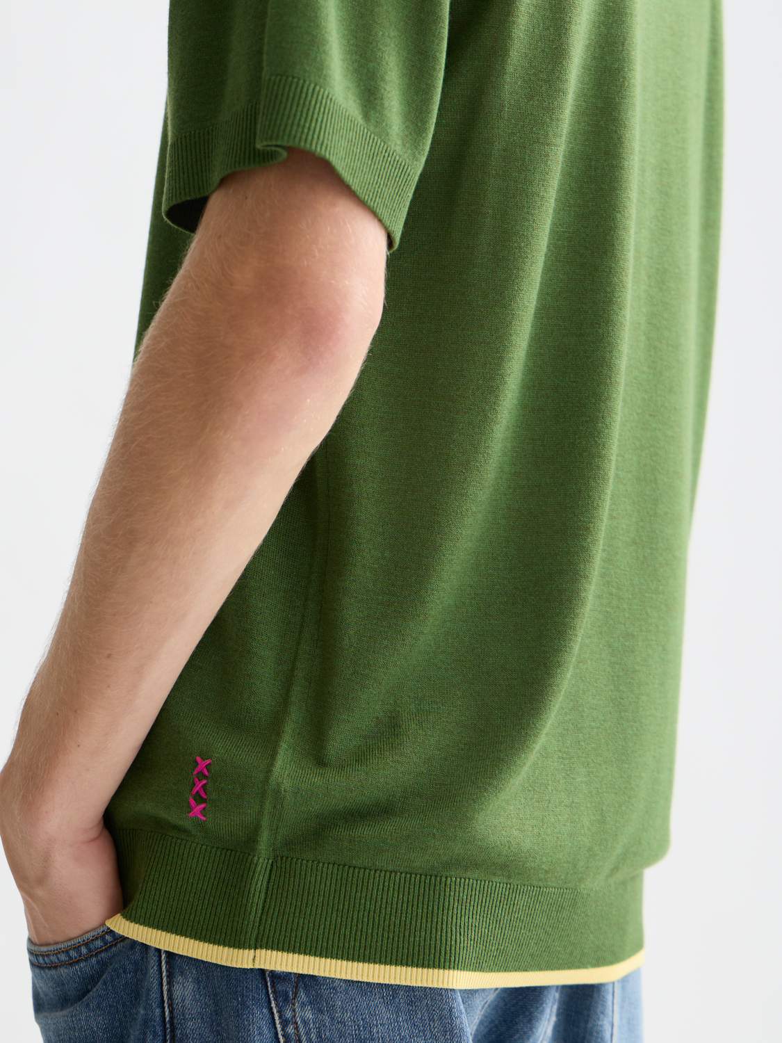 Knitted Scotch & Soda t-shirt in soft, textured knitwear fabric, featuring a casual fit and classic design.