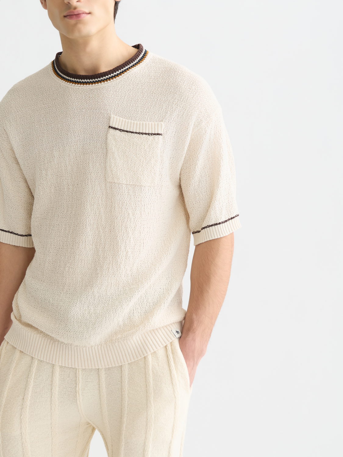 Scotch & Soda knitted T-shirt, stylish knitwear with detailed texture, in a casual fit, featuring a classic crew neck design.