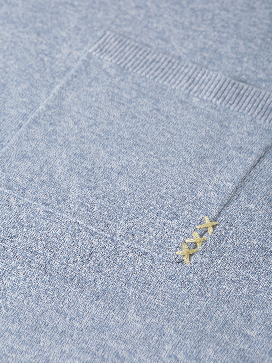 Linen-blend melange knitwear pullover by SCOTCH & SODA, featuring a textured, casual design in neutral tones.