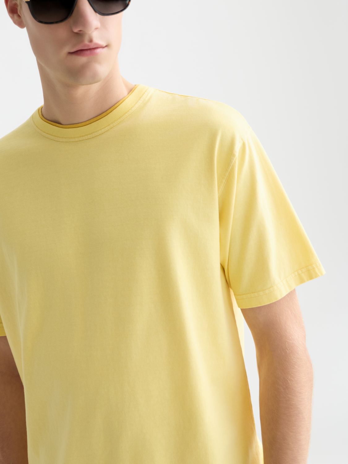 Scotch & Soda short-sleeve garment-dyed T-shirt in a vibrant color, casual style with a relaxed fit.
