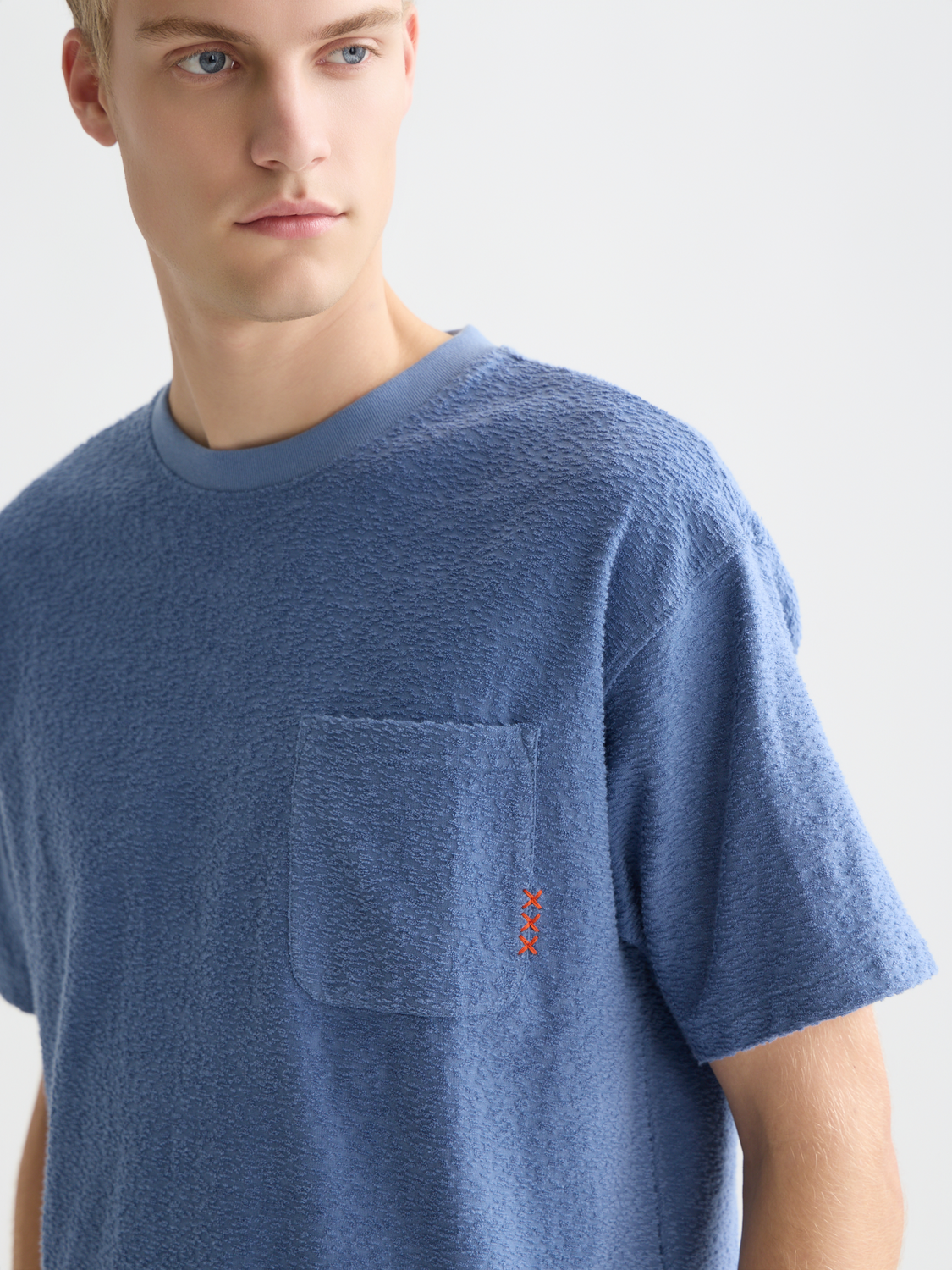 Jacquard towelling Scotch & Soda short-sleeve T-shirt with textured fabric and classic fit, modeled in a casual setting.