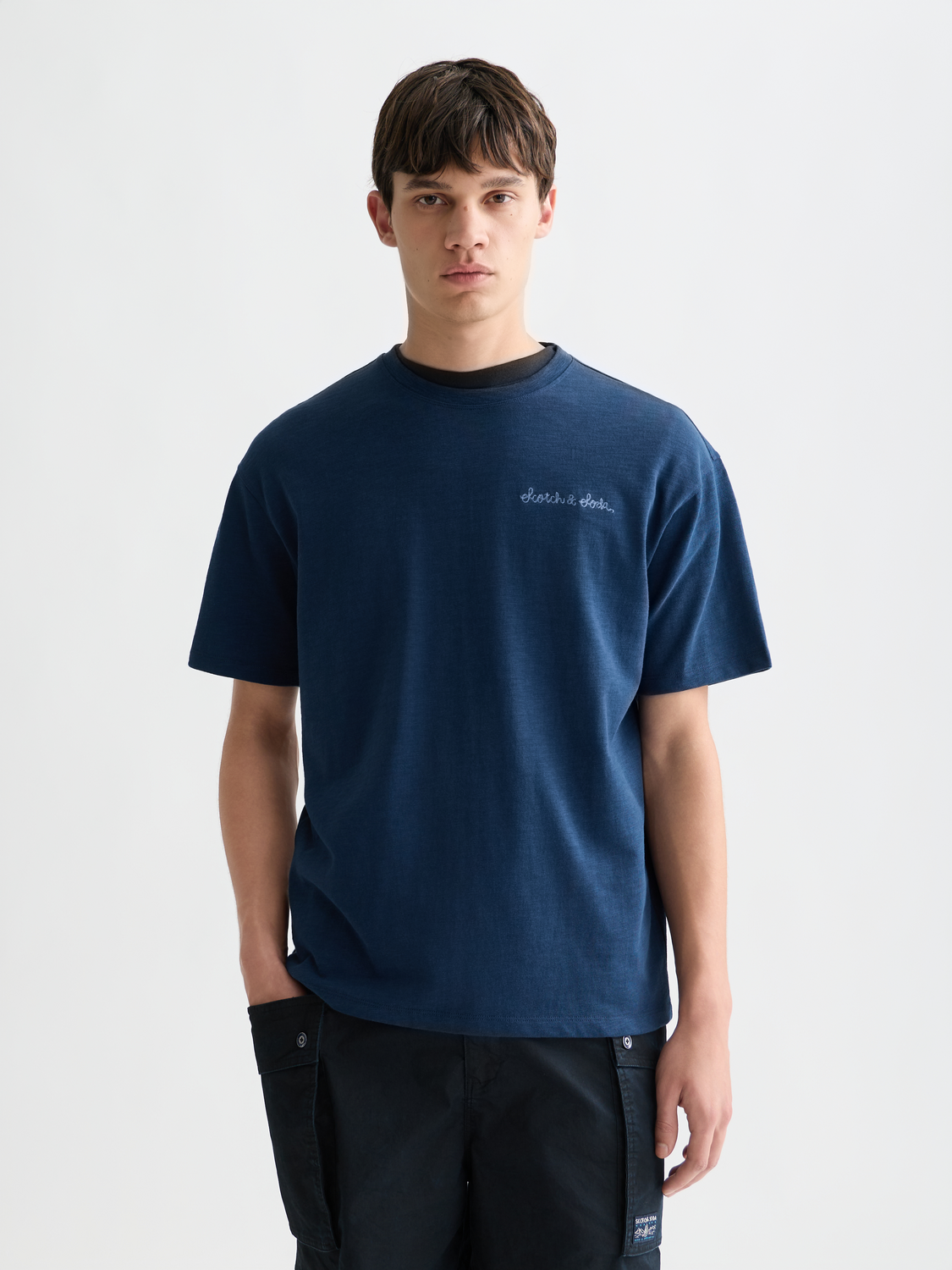 Scarlet red short-sleeve SCOTCH & SODA t-shirt with embroidered logo on front, casual style, soft cotton fabric.