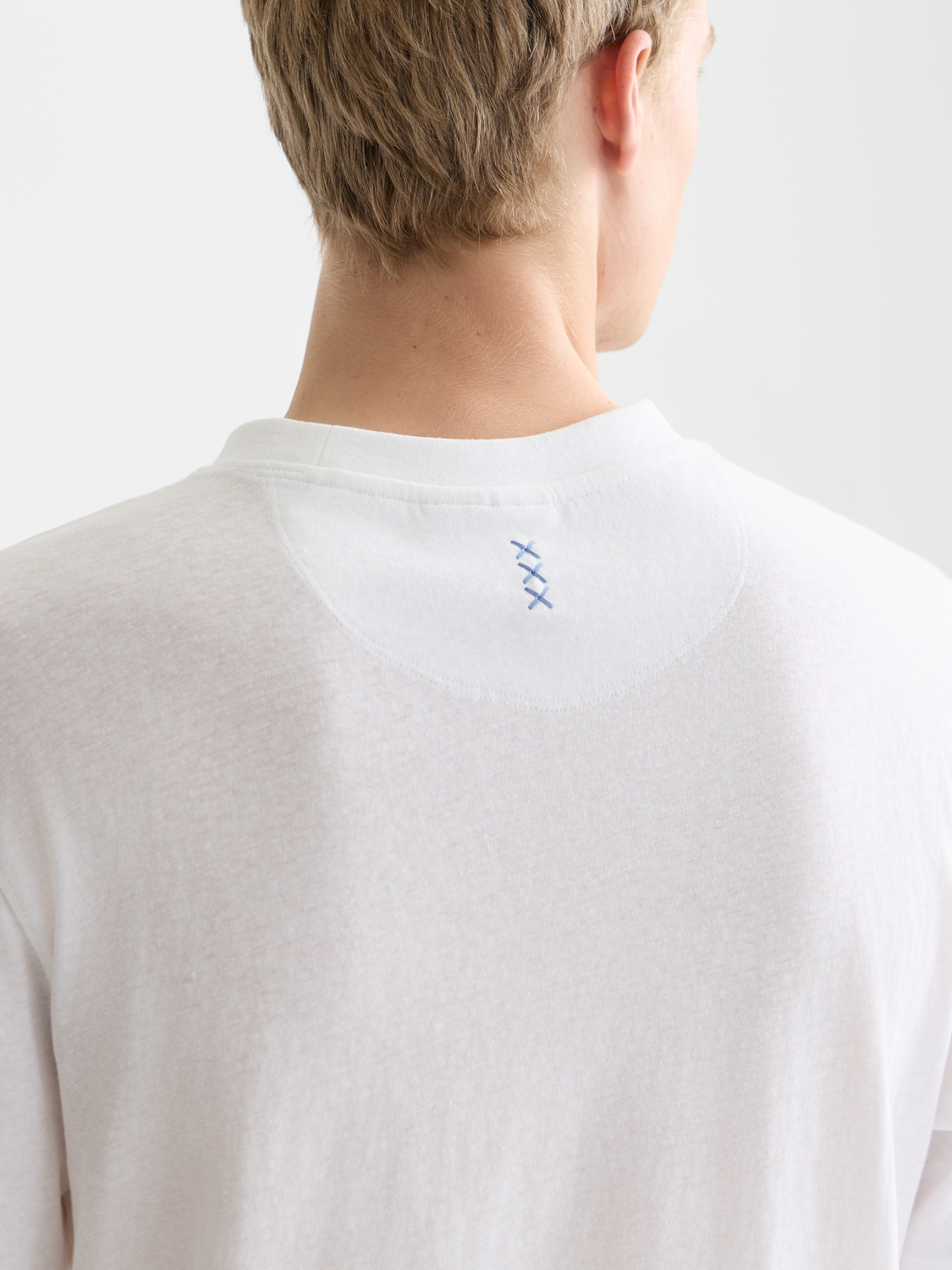 Cotton-linen short-sleeve T-shirt from SCOTCH & SODA, featuring a relaxed fit and breathable fabric in natural tones.