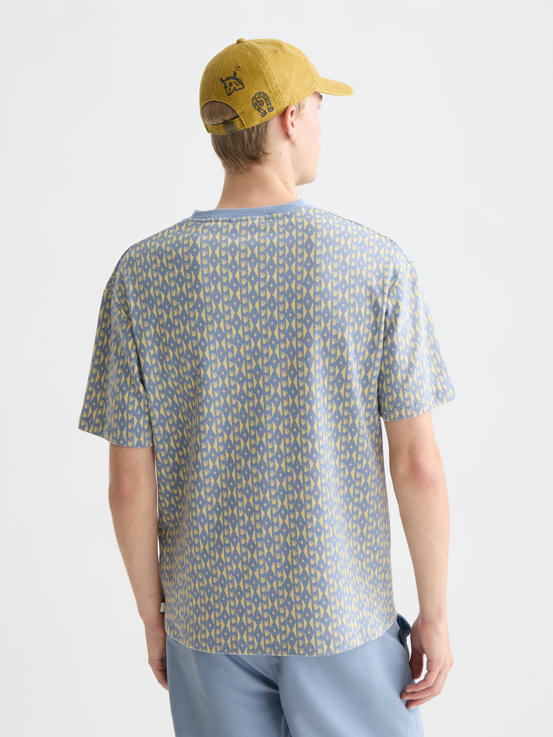 SCOTCH & SODA jacquard short-sleeve T-shirt with intricate woven pattern, black color, front view.