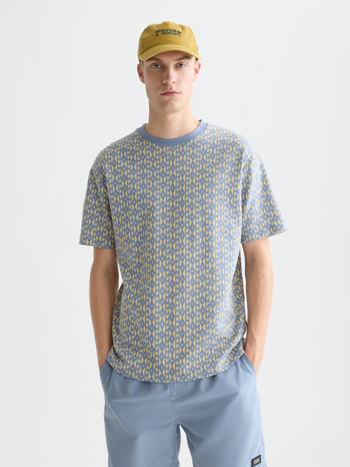 Scotch & Soda short-sleeve jacquard t-shirt with intricate woven pattern in neutral tones, front view.