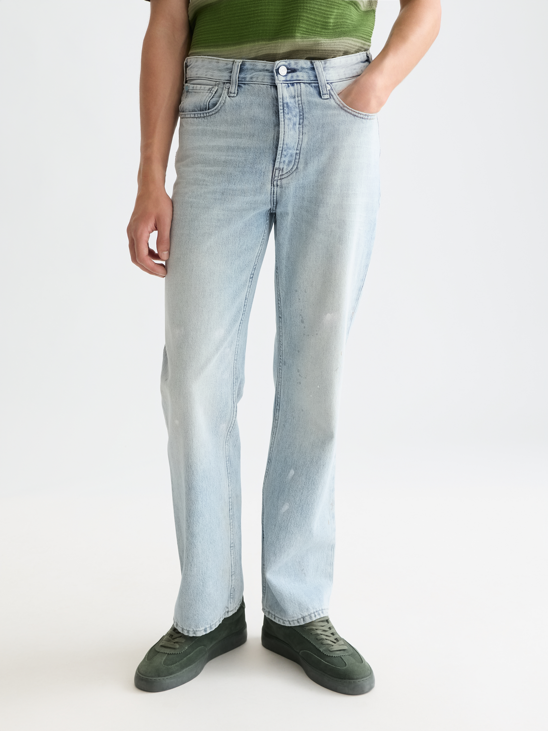 SCOTCH & SODA wide-fit denim jeans with a relaxed fit, classic five-pocket design, and faded blue wash.