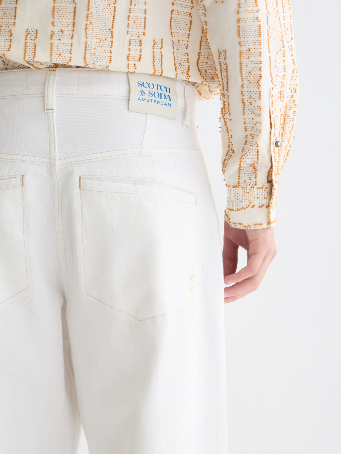 Light blue Scotch & SODA Daze loose-fit denim jeans with a relaxed silhouette, visible stitching, and classic five-pocket design.
