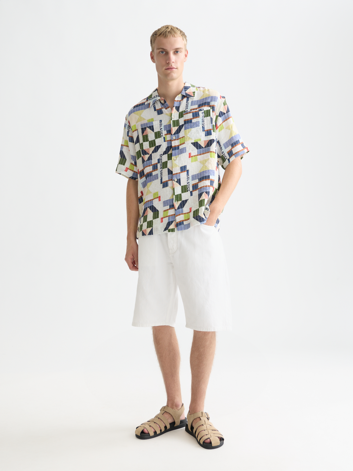 Scotch & Soda denim pitch loose-fit shorts with a casual fit, featuring classic denim fabric and front pockets.
