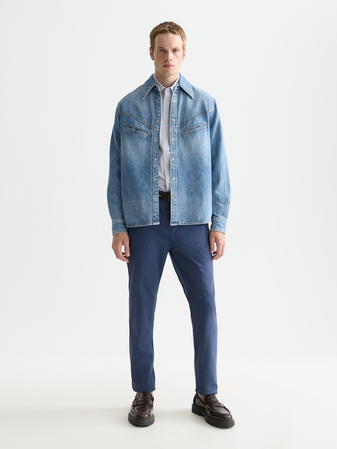 Scotch & Soda Stuart slim-fit chinos, men's pants in a neutral color, showcasing a tailored fit and classic design.