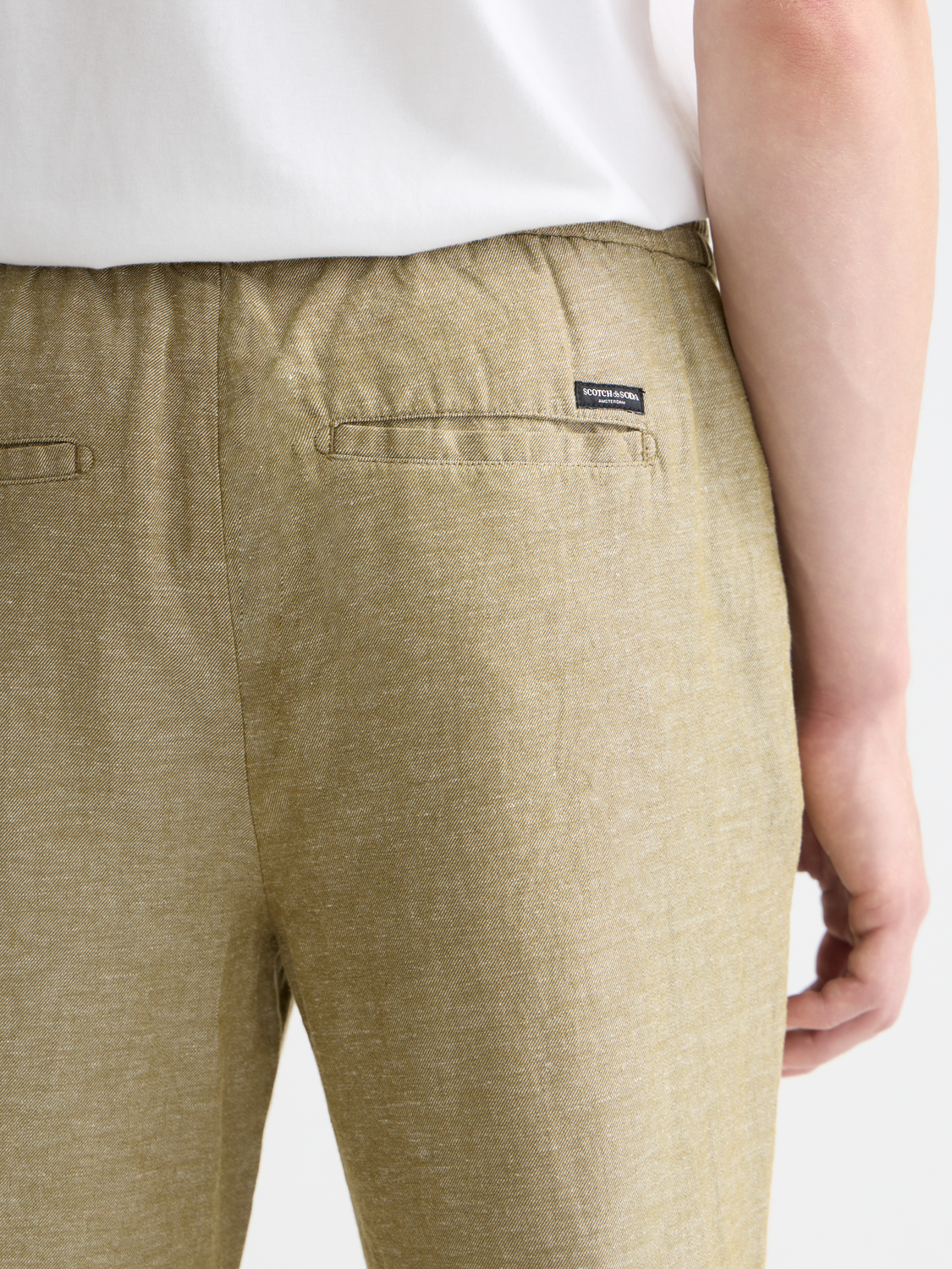 SCOTCH & SODA Warren jogger pants in neutral color, featuring a relaxed fit and elastic waistband, casual streetwear style