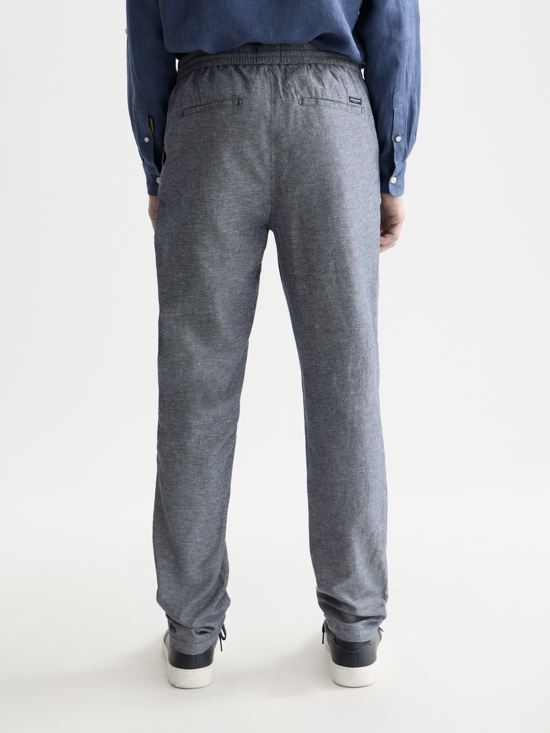 SCOTCH & SODA Warren jogger pants in black, front view showing relaxed fit and elastic waistband.