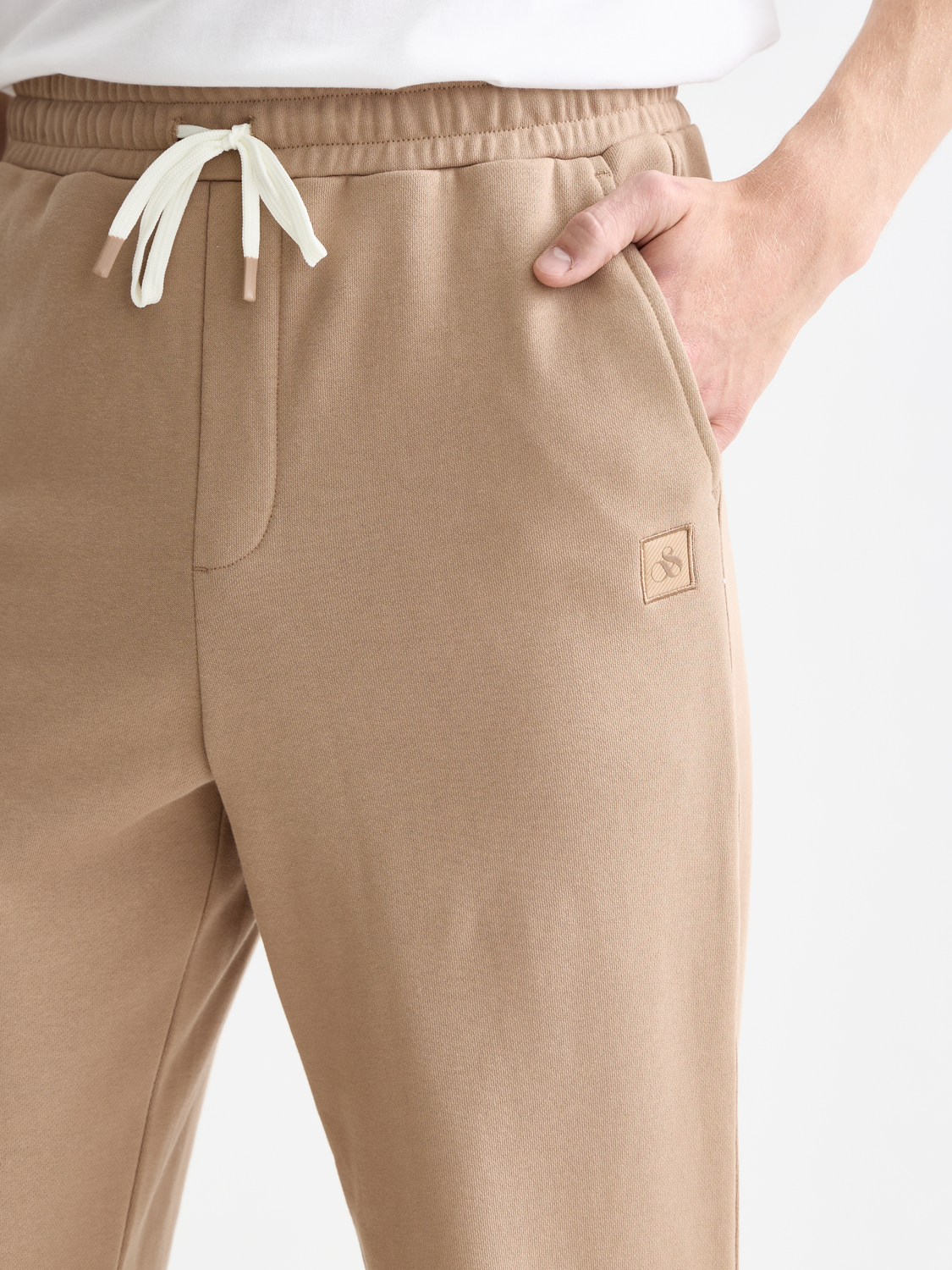 SCOTCH & SODA logo badge sweatpants featuring a branded logo patch on the front, made of soft, comfortable fabric.