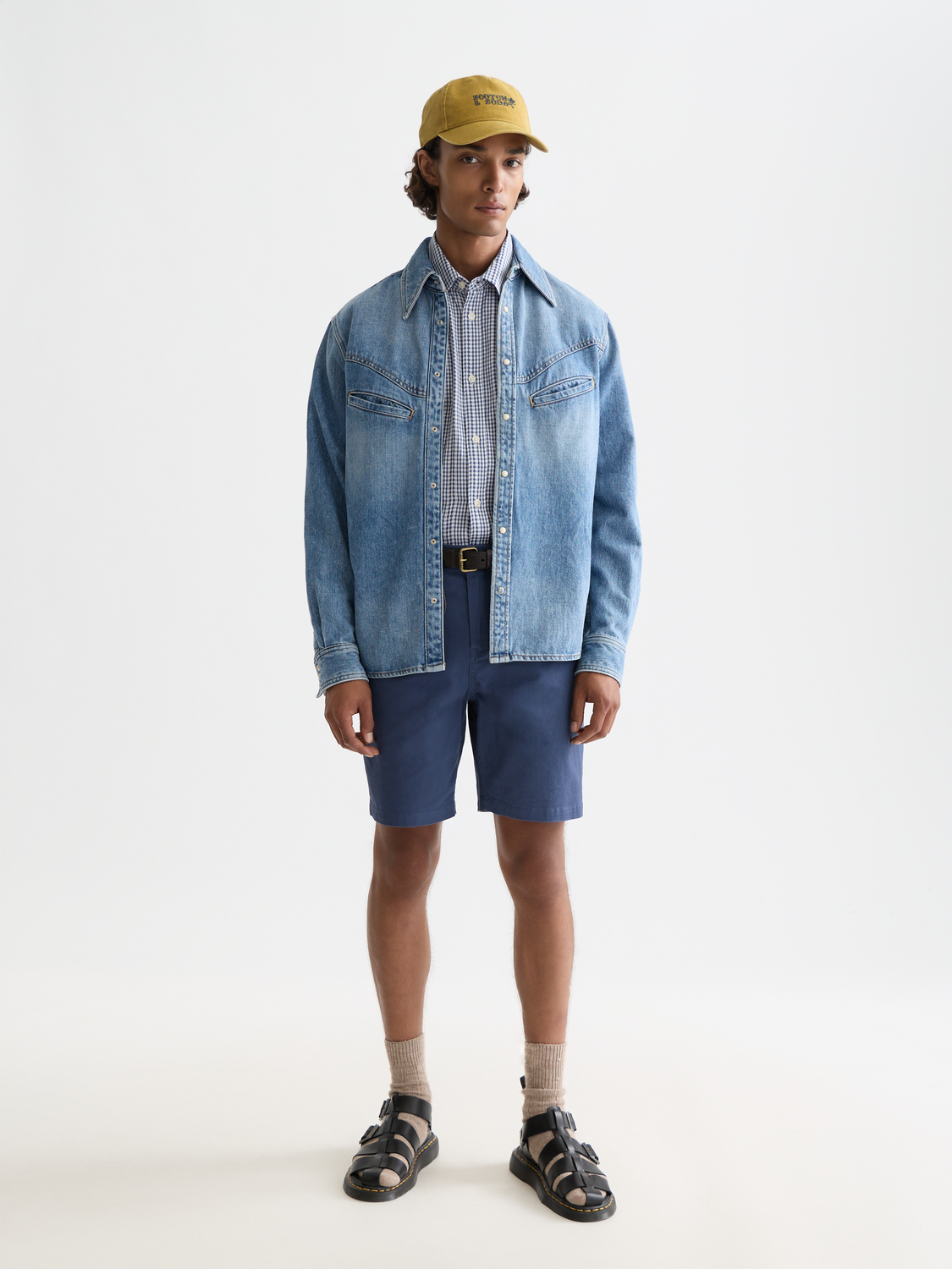 Scotch & Soda Stuart chino shorts in beige, featuring a tailored fit with front pockets and a casual style.