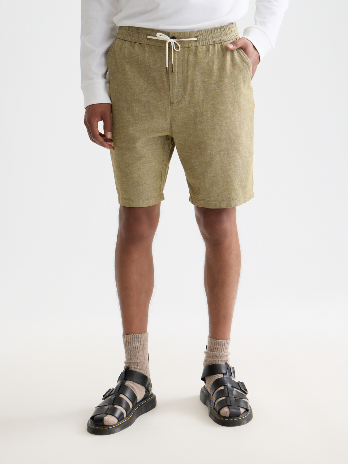 Light beige Fave cotton-linen shorts by Scotch & Soda, featuring a relaxed fit and casual style, shown on a model.