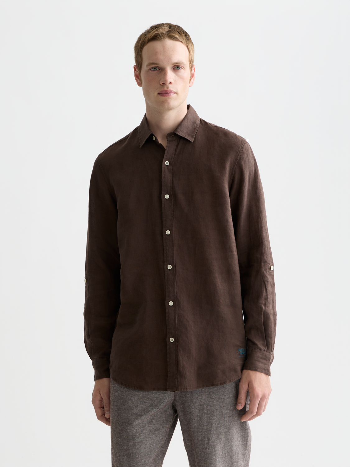Light beige Scotch & Soda linen long-sleeve shirt with a classic collar and button-front design, displayed on a hanger.