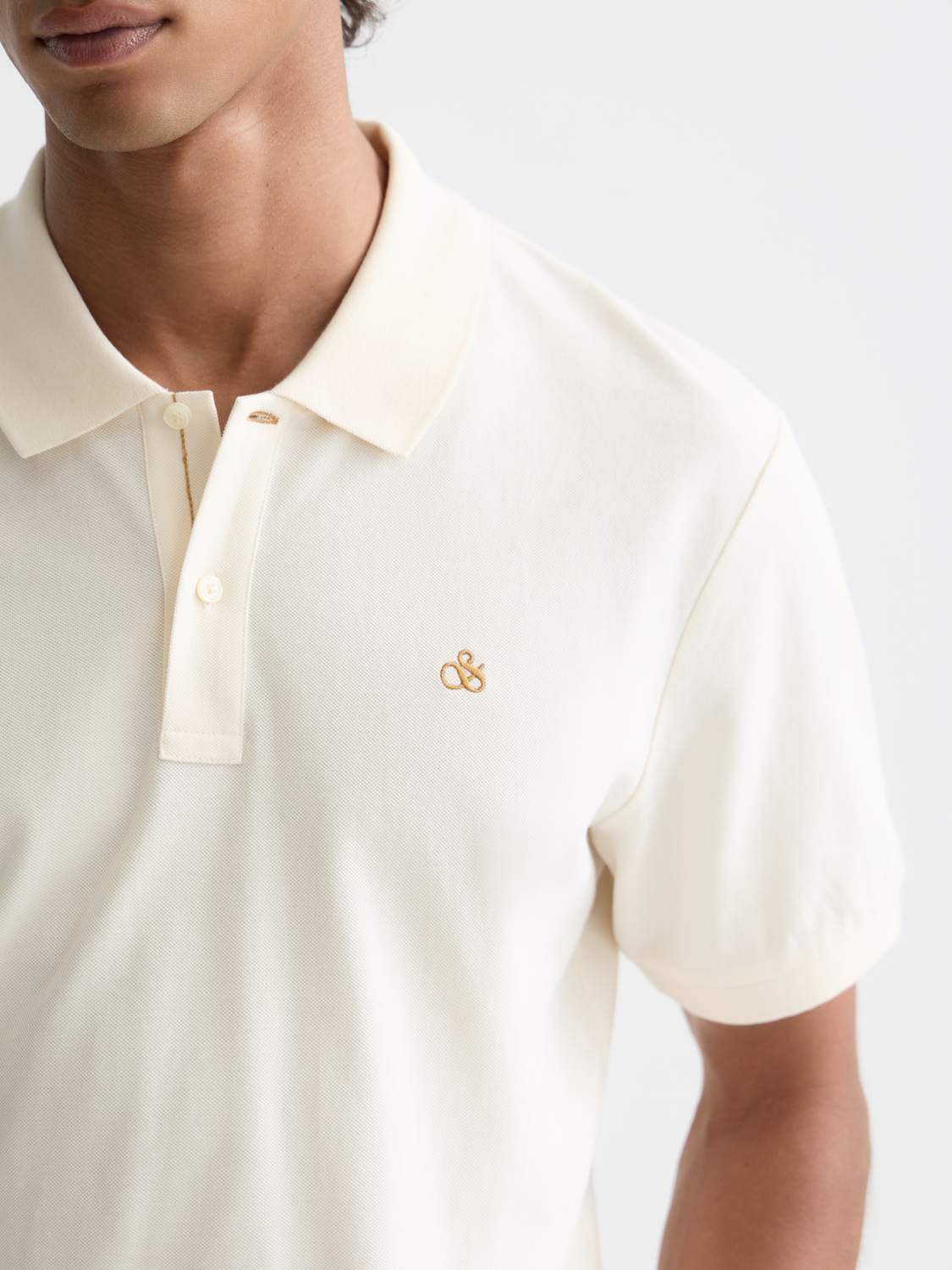 Scotch & Soda logo pique polo shirt with collar and short sleeves, featuring a classic design and brand logo detail.