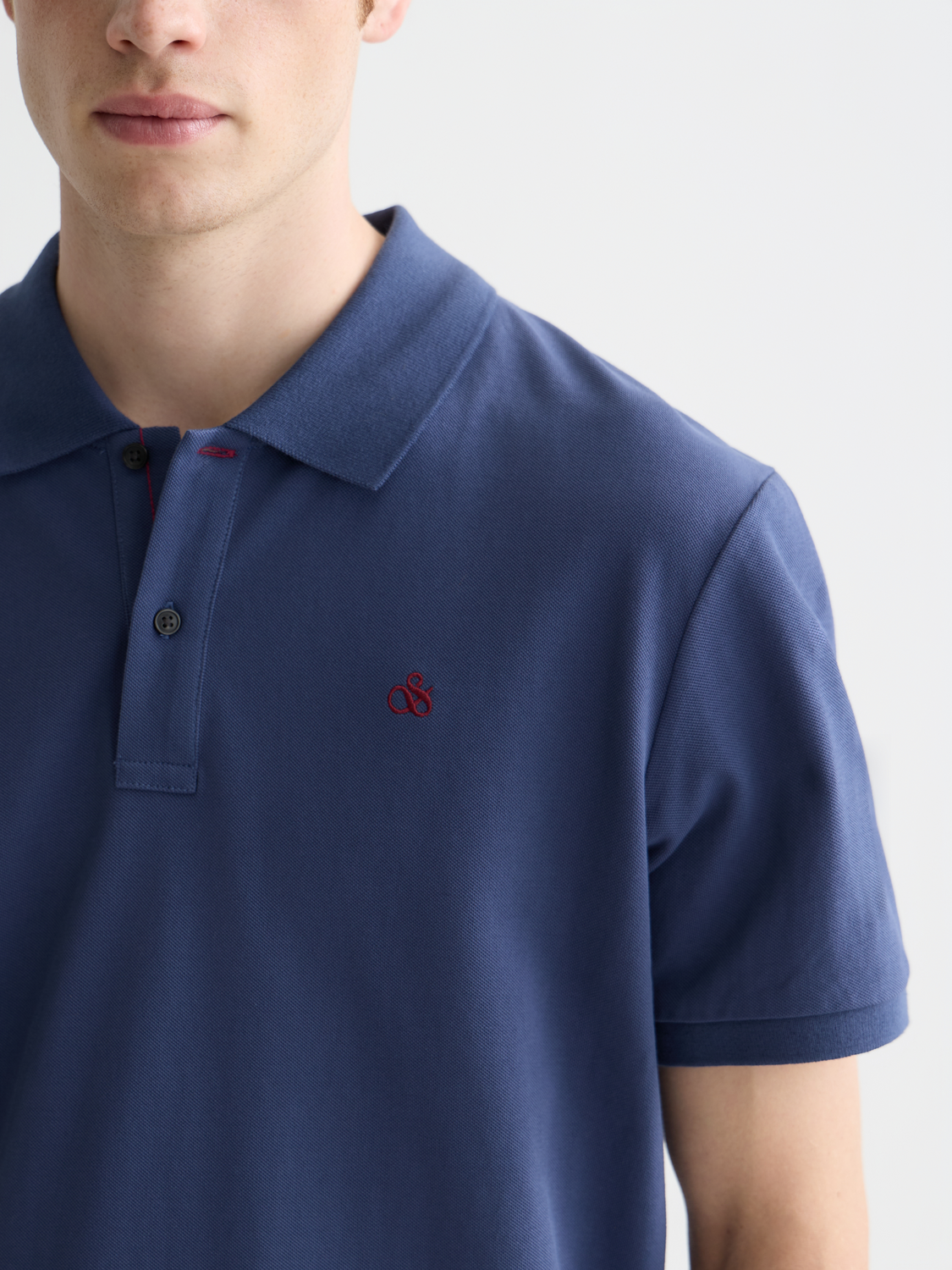 Scotch & Soda logo pique polo shirt in navy with collar and short sleeves, casual men's polo with brand emblem on chest