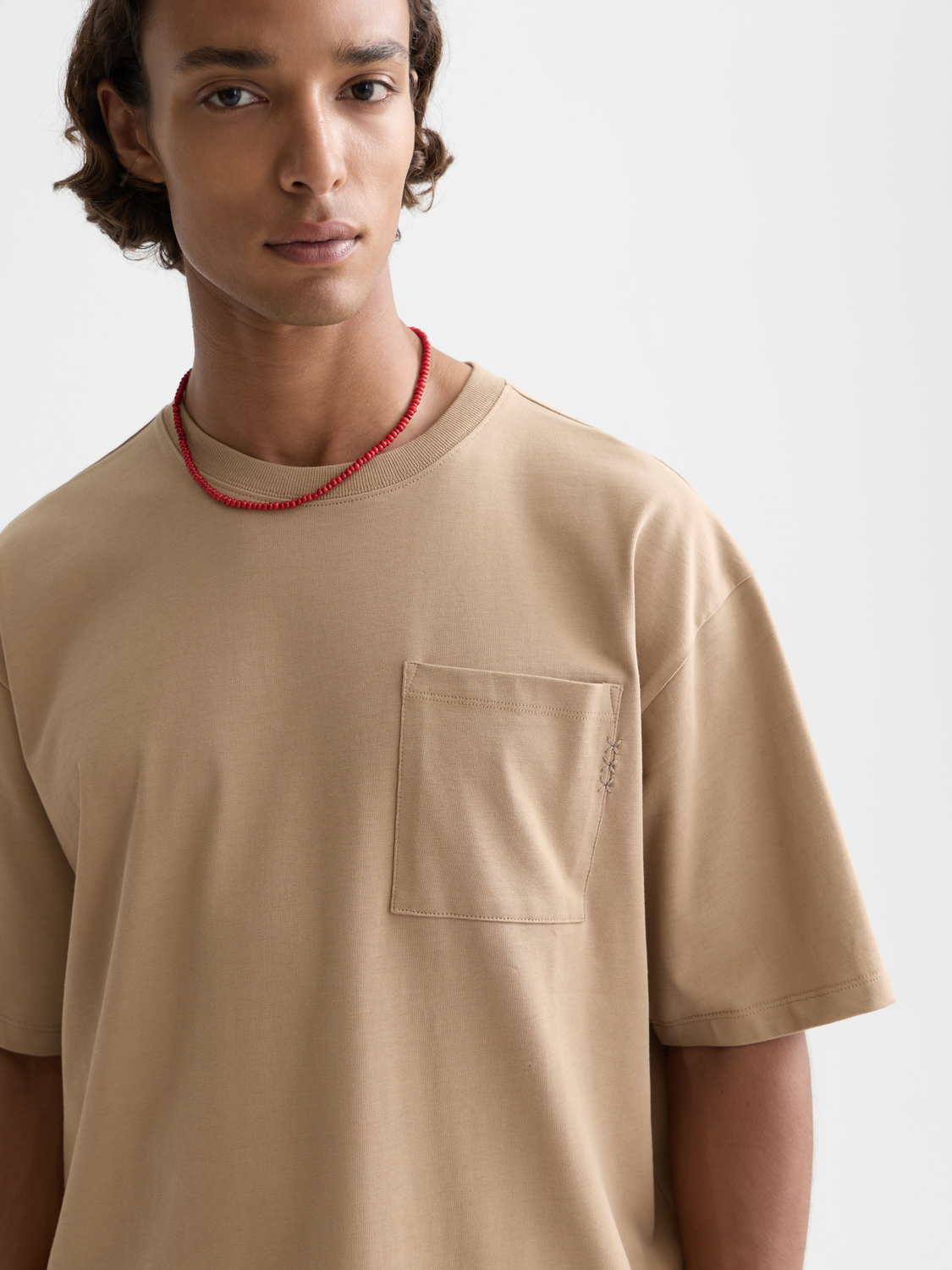 Light gray short-sleeve Scotch & Soda chest pocket t-shirt with a crew neck and chest pocket, casual men's tee.