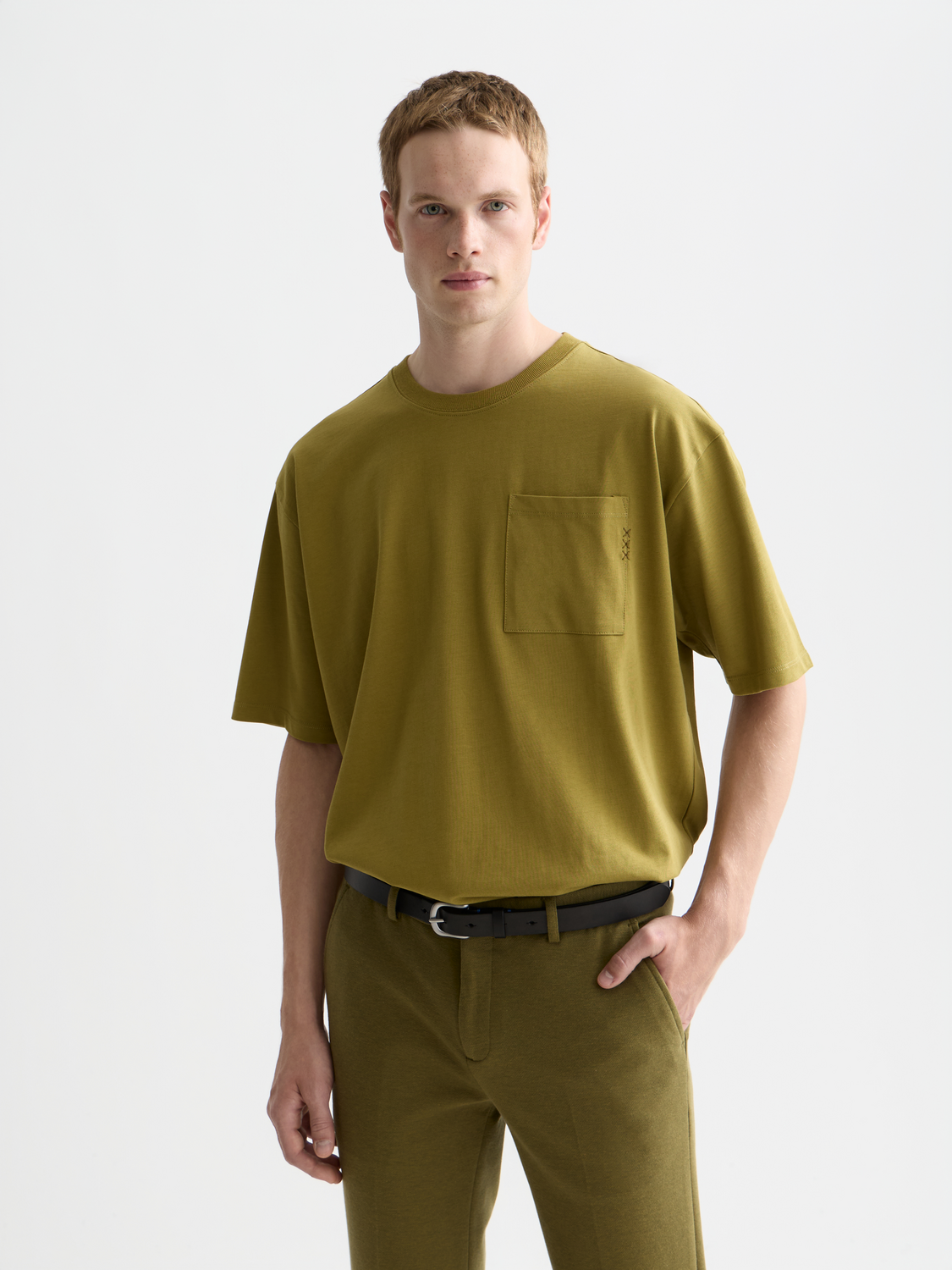Short sleeve Scotch & Soda chest pocket t-shirt featuring a classic design and front pocket detail.