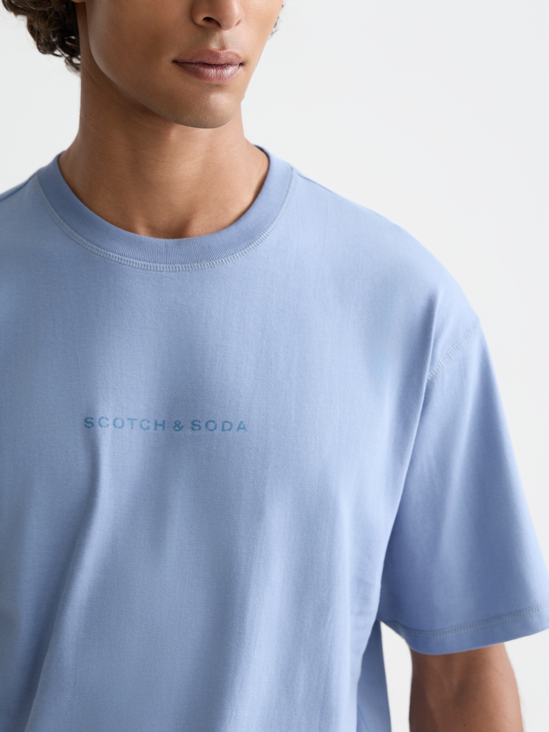 White short-sleeve Scotch & Soda logo t-shirt with graphic print on front, casual and stylish for everyday wear.