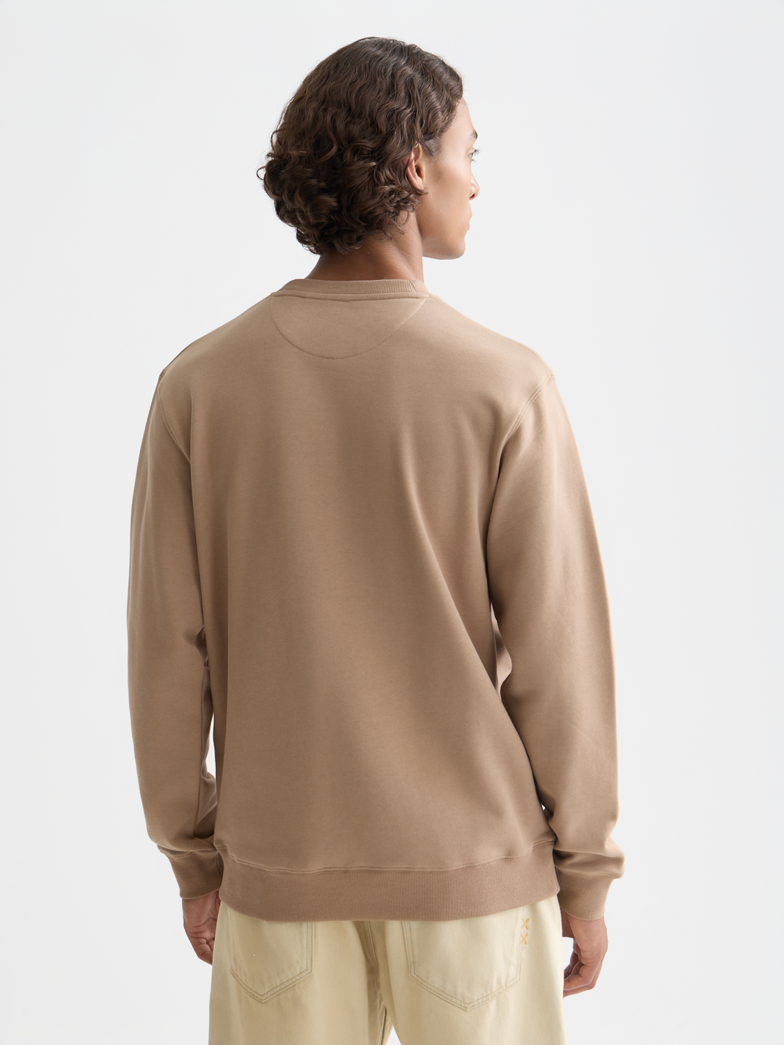 Scotch & Soda logo sweatshirt in dark color with front logo design, casual sweatshirt for everyday wear.