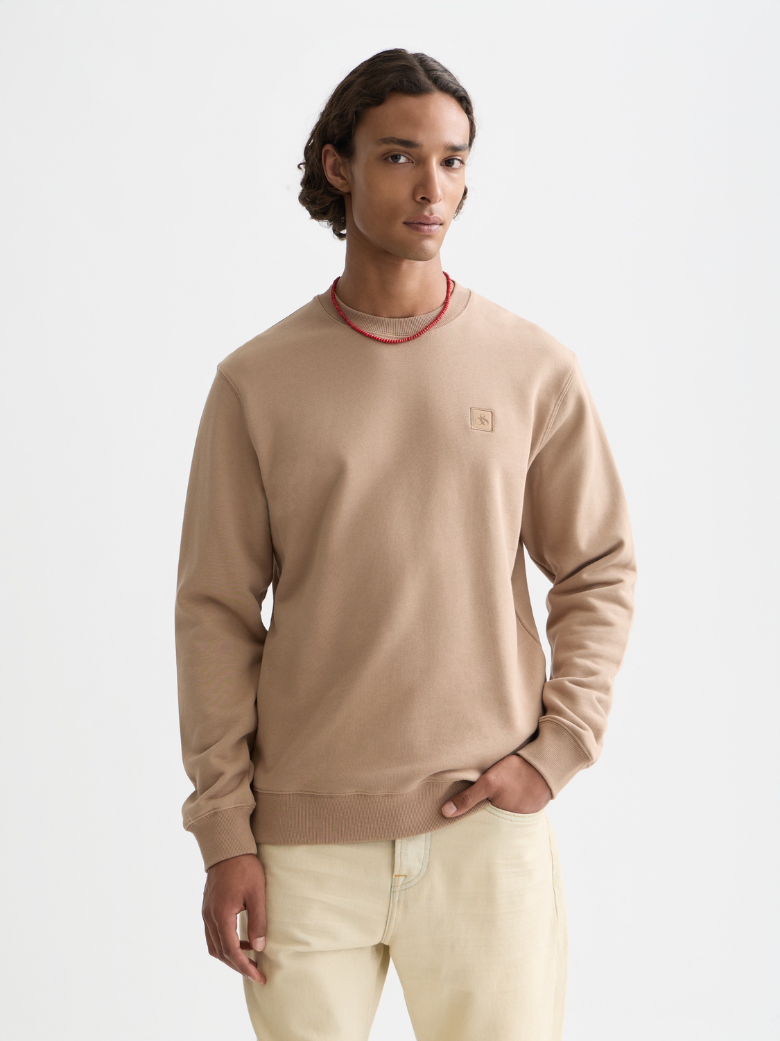 Scotch & Soda logo sweatshirt, black sweat pullover with bold front logo print, casual and comfortable streetwear style.