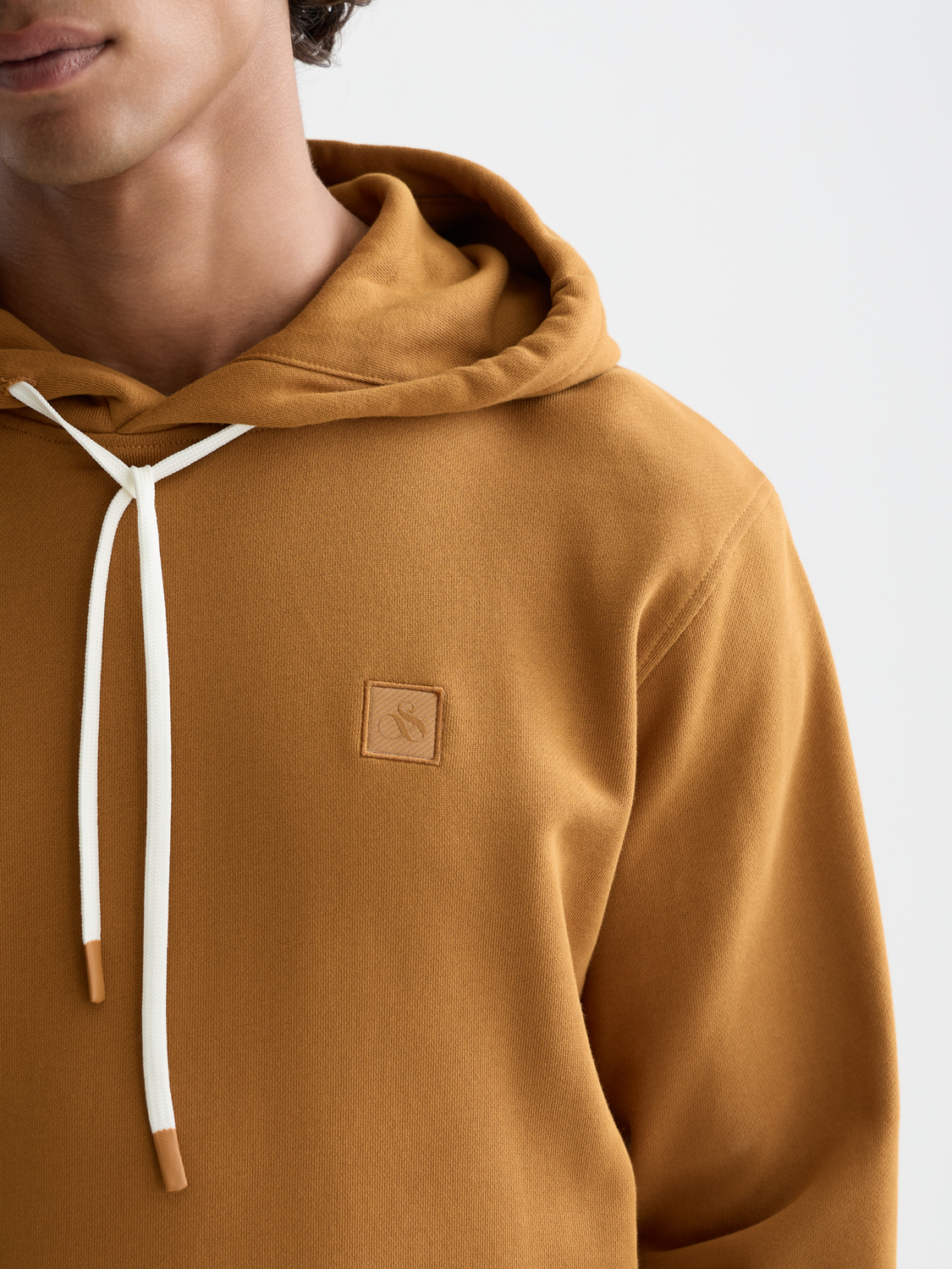 SCOTCH & SODA logo hoodie, navy blue sweatshirt with branded logo on front, casual streetwear style, soft cotton fabric.