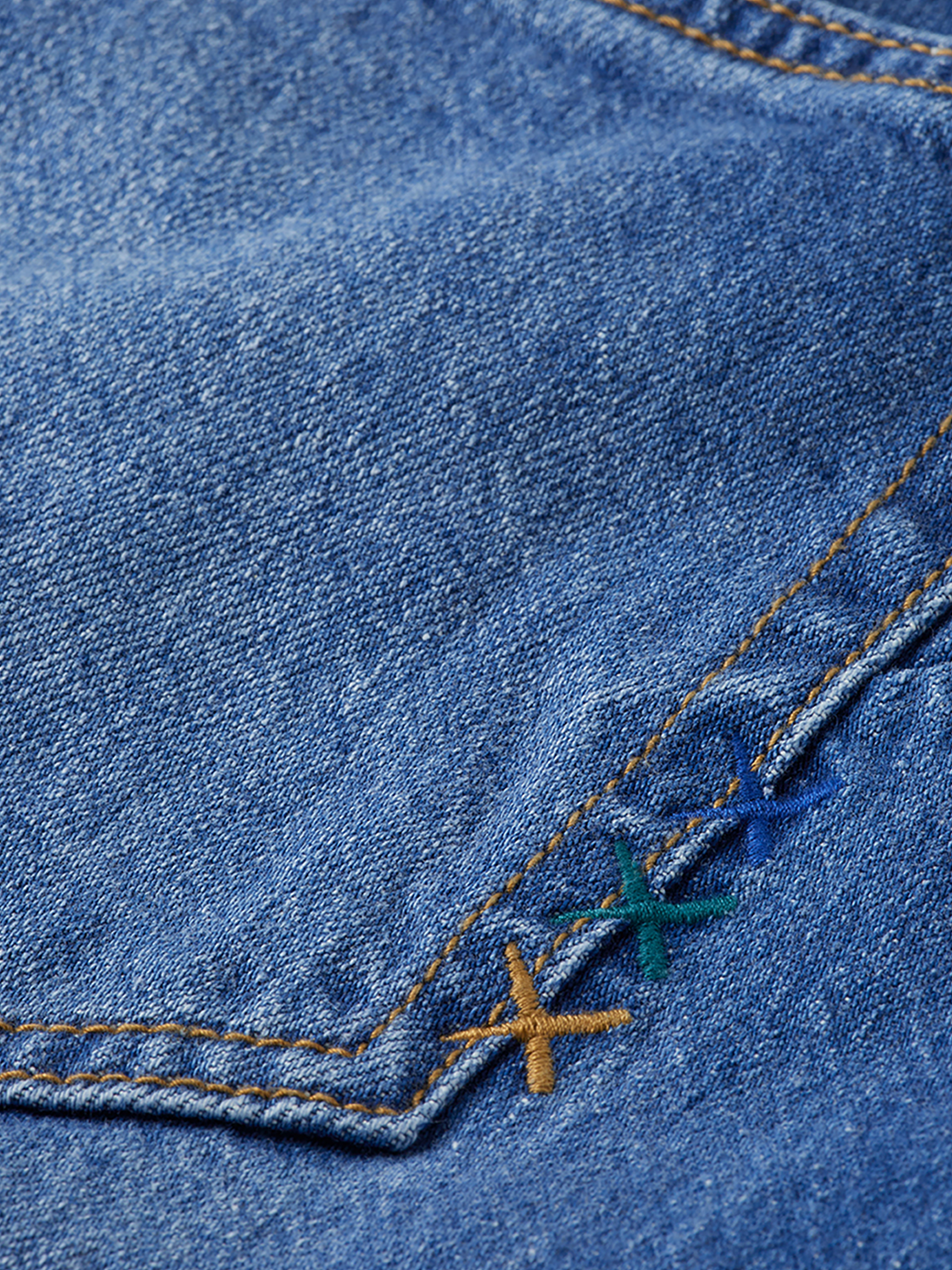 SCOTCH & SODA Zee straight-fit denim jeans displayed on a hanger, showing classic blue color and clean design.