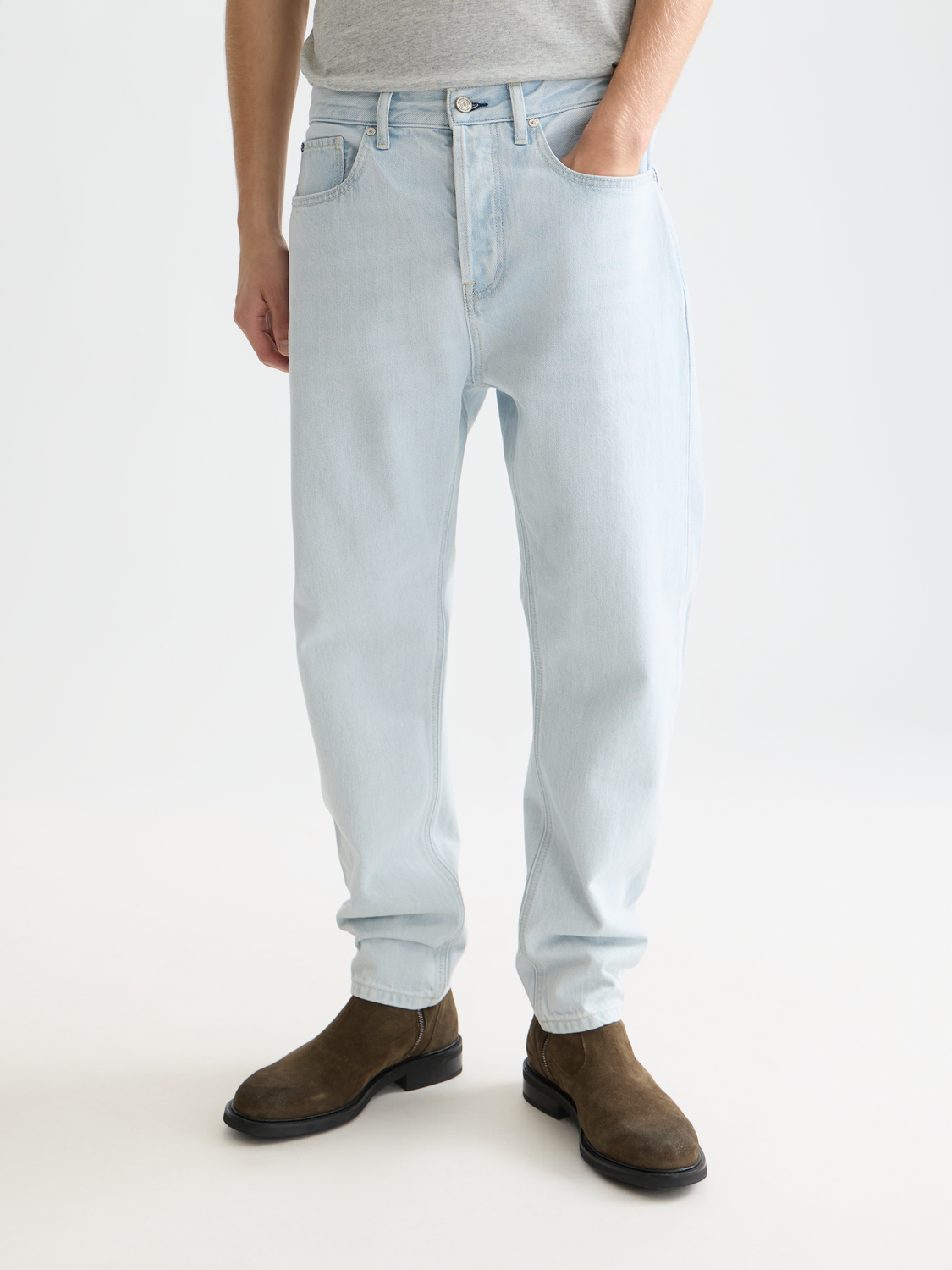 Scotch & Soda Dean tapered denim jeans in dark wash, featuring classic five-pocket design and slim fit style.