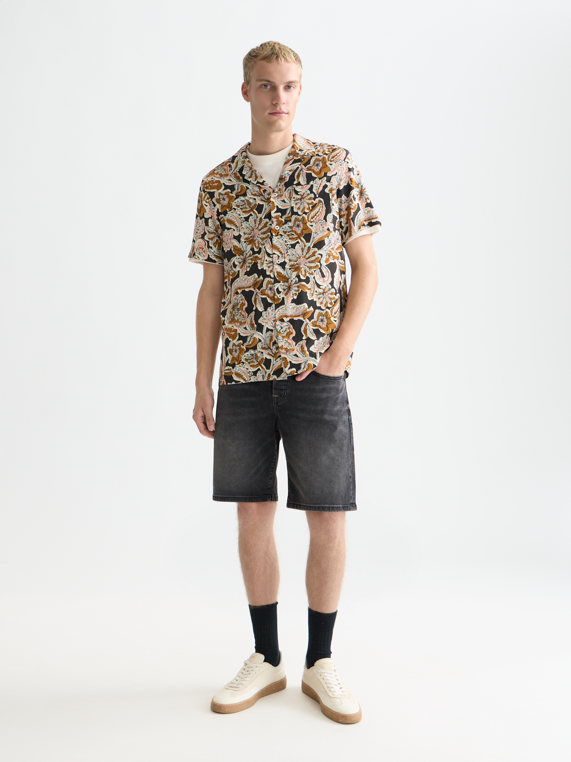 Printed short-sleeved shirt from Scotch & Soda, casual S/S shirt with colorful pattern and lightweight fabric.