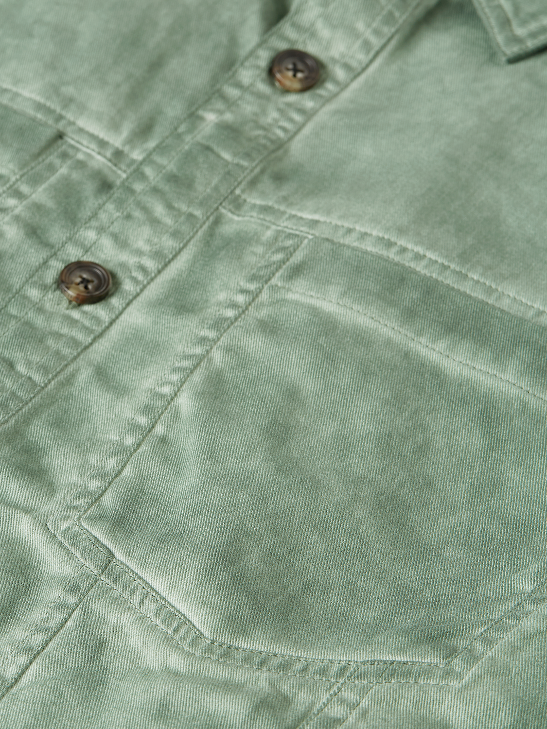 Washed short-sleeved shirt from SCOTCH & SODA with a casual fit and soft fabric, displayed on a hanger.