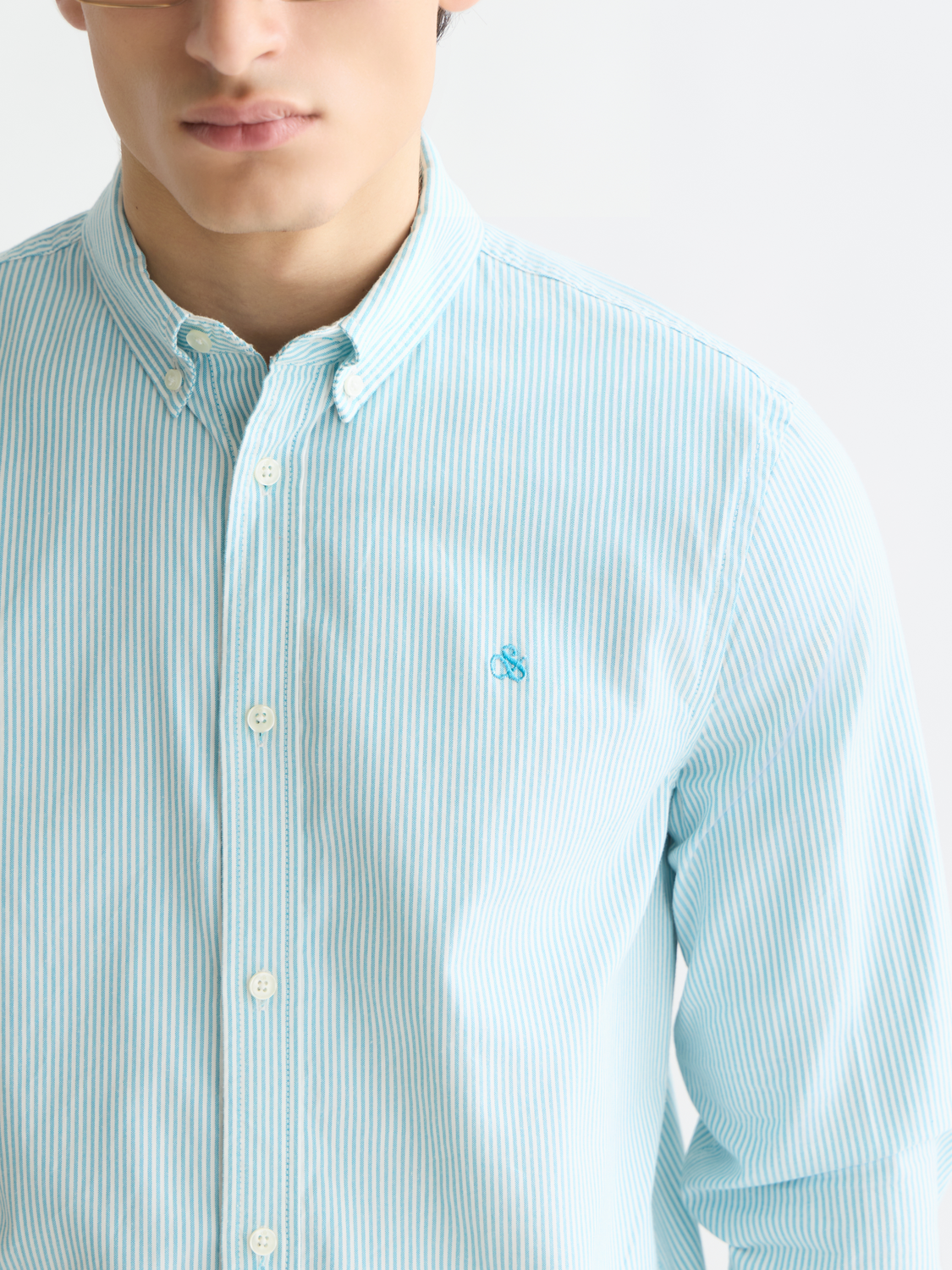 Long-sleeve Scotch & Soda striped Oxford shirt with blue and white vertical patterns, casual men's dress shirt.