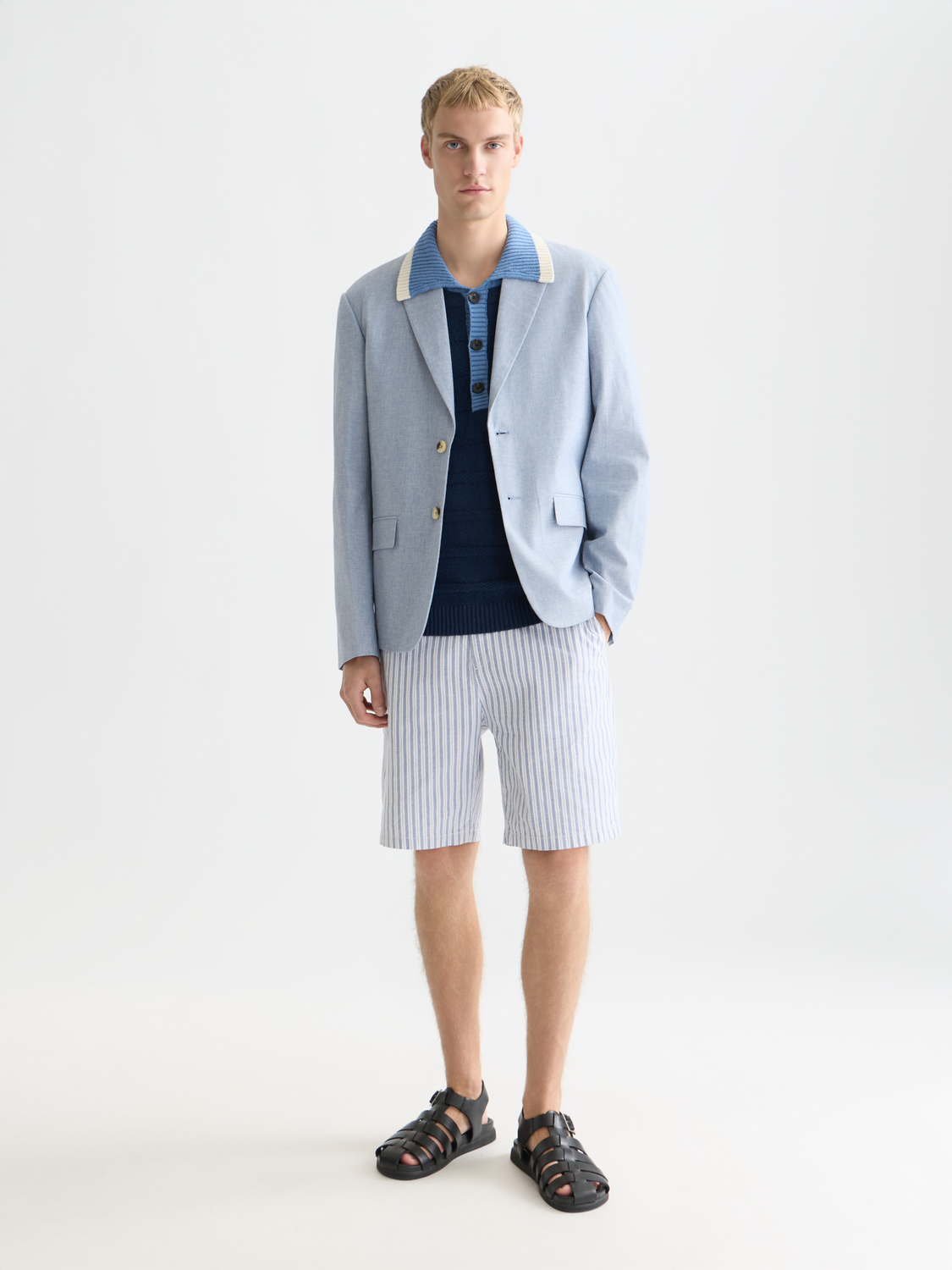 Light beige Scotch & Soda Fave cotton-linen shorts with a relaxed fit and side pockets, displayed on a neutral background.
