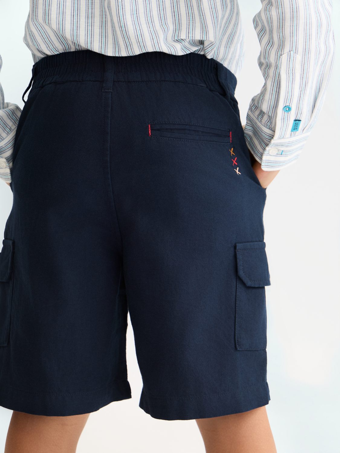 Kids cargo shorts by Scotch & Soda, featuring multiple pockets, casual fit, and lightweight fabric in a summer-ready style.