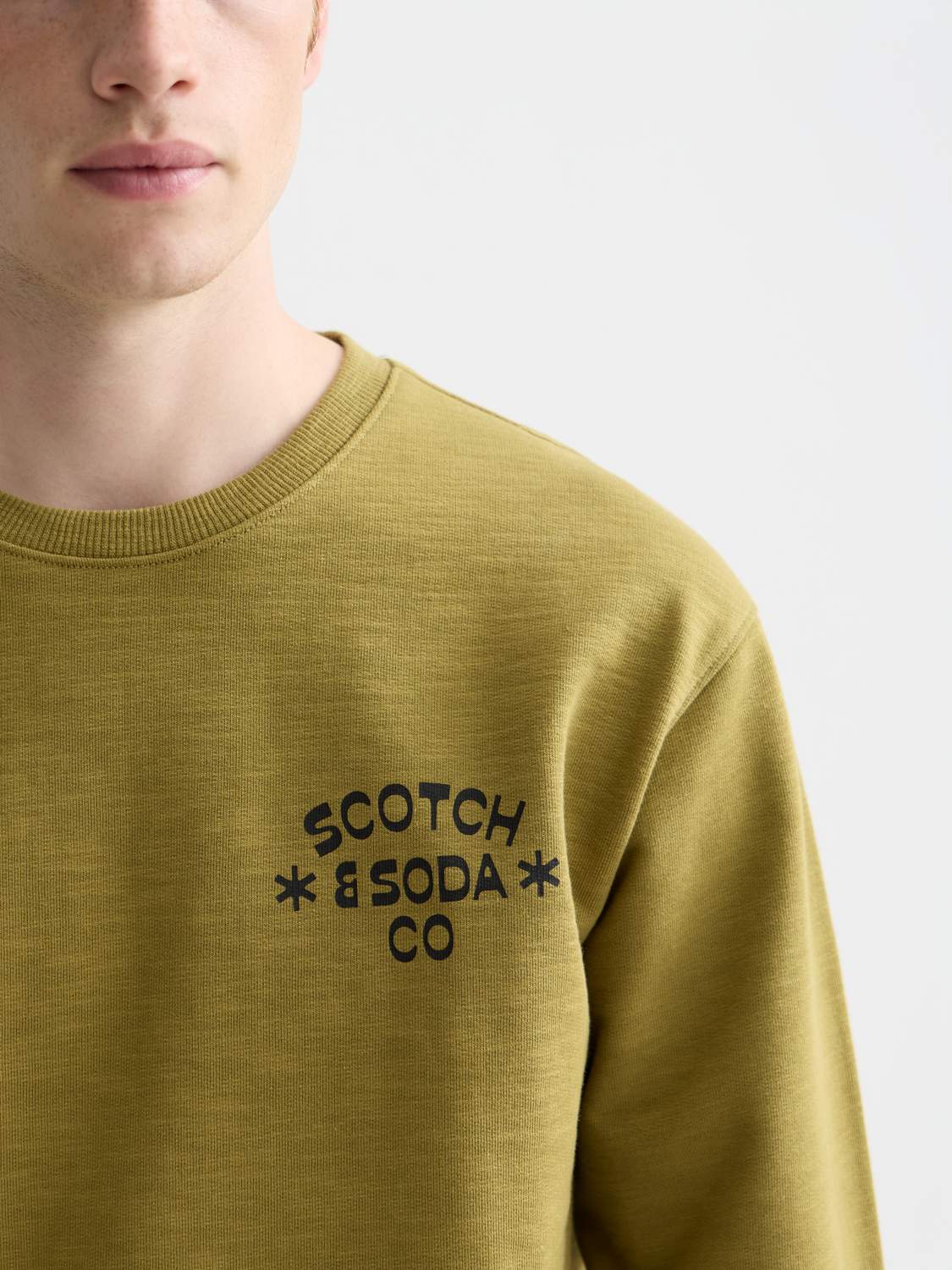 Scotch & Soda logo sweatshirt in soft sweats fabric with a stylish logo design on the front, casual and comfortable.