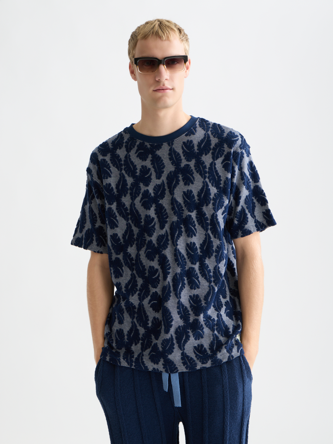 Scarlet and white striped SCOTCH & SODA short-sleeve jacquard t-shirt with a crew neckline and textured pattern.