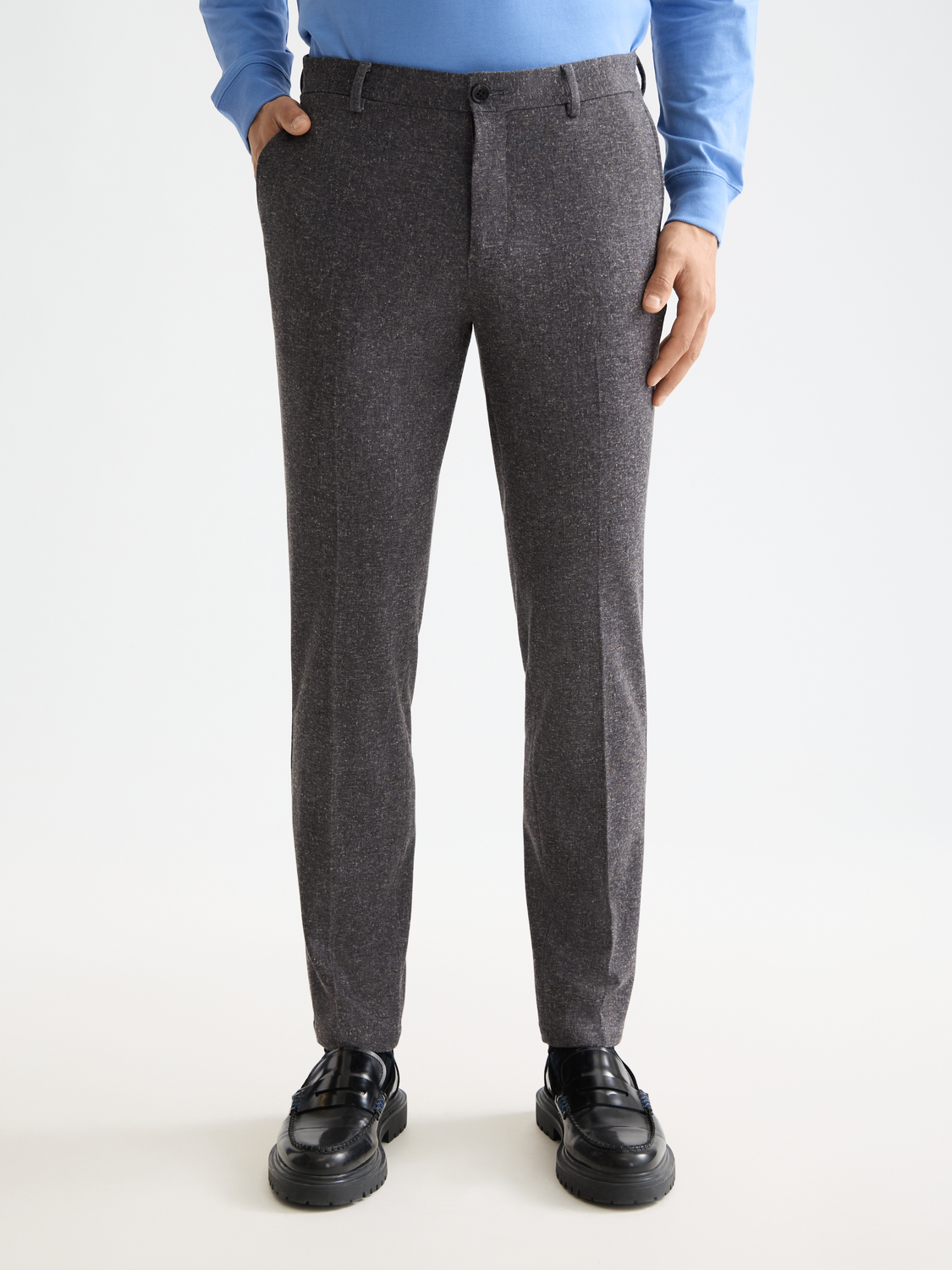 Scotch & Soda Stuart slim-fit chinos in a versatile color, displayed flat with front pockets and tailored fit.