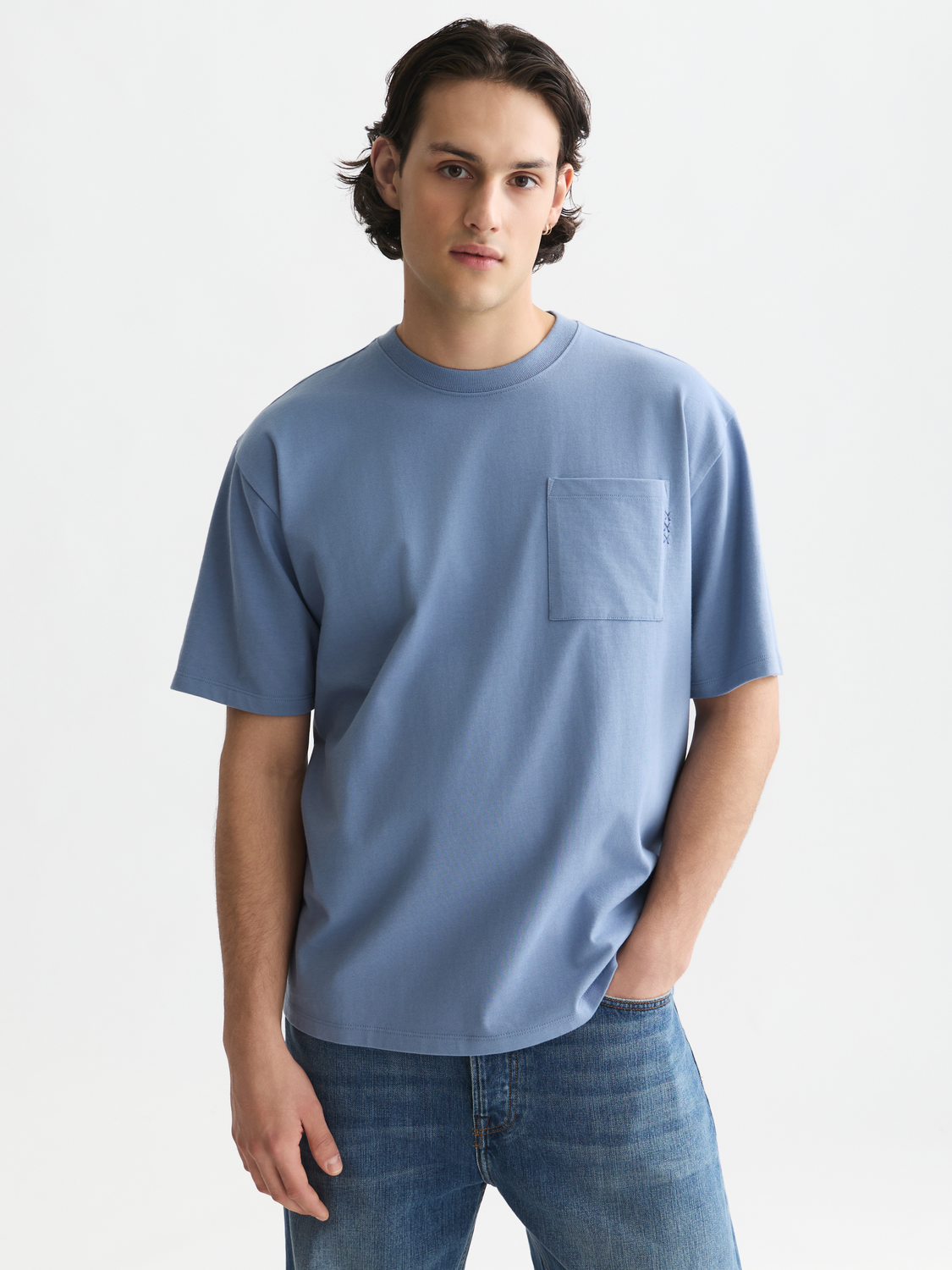 Black short-sleeve Scotch & Soda chest pocket t-shirt with a crew neckline and front pocket, casual and stylish.