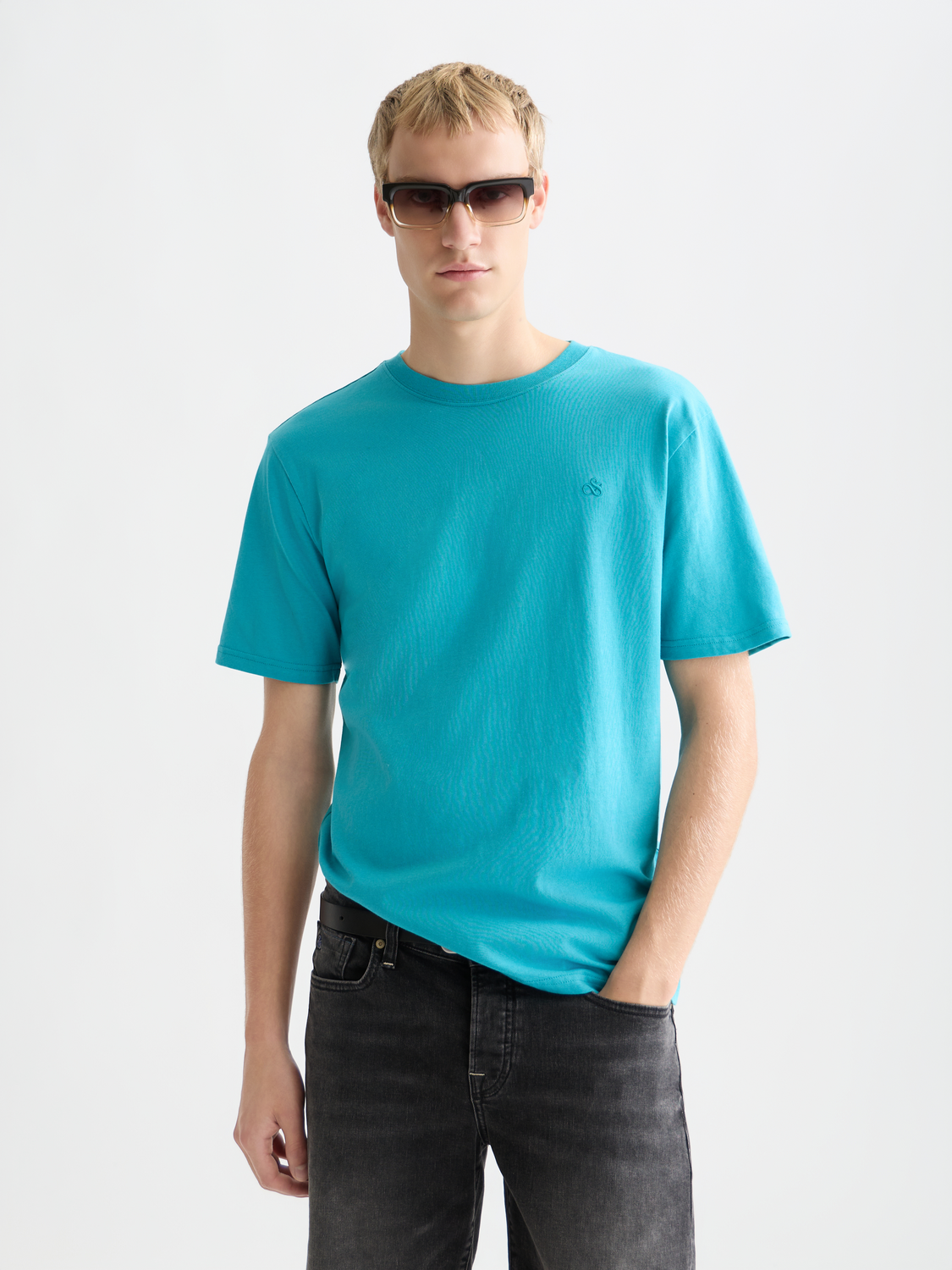 Scotch & Soda logo t-shirt, short sleeve casual tee with front logo print, in a relaxed fit, stylish men's fashion top.
