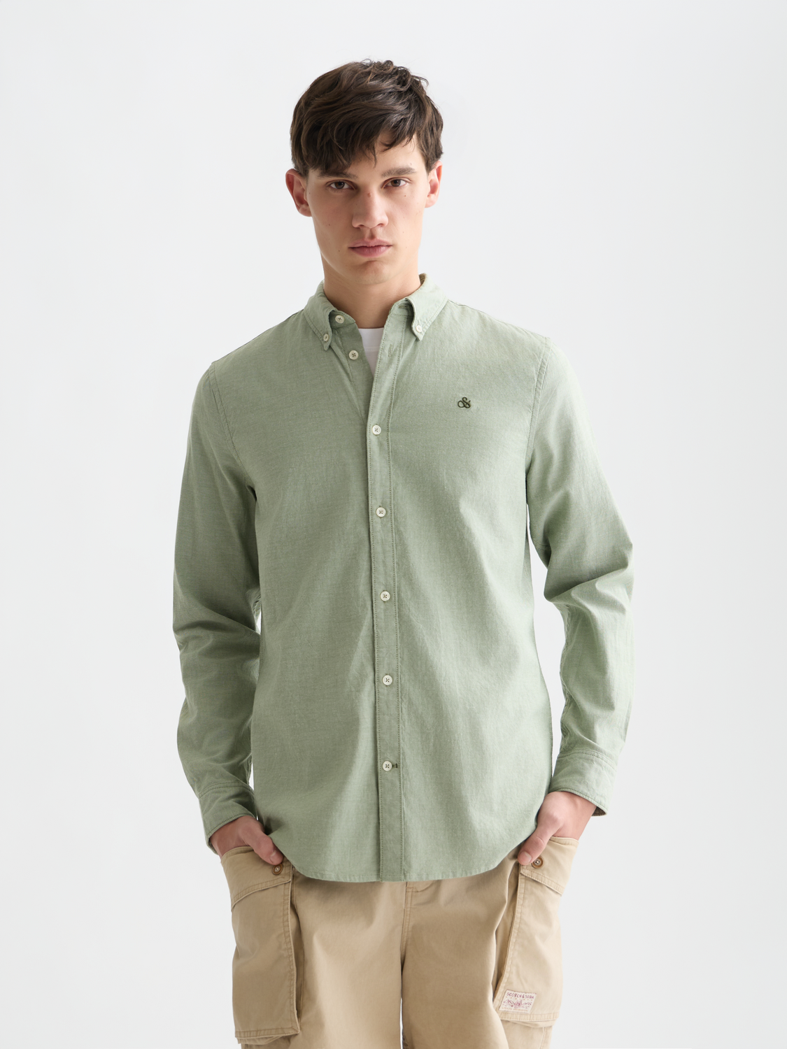 Long-sleeve Scotch & Soda Oxford shirt with classic collar and button front, displayed on a mannequin.