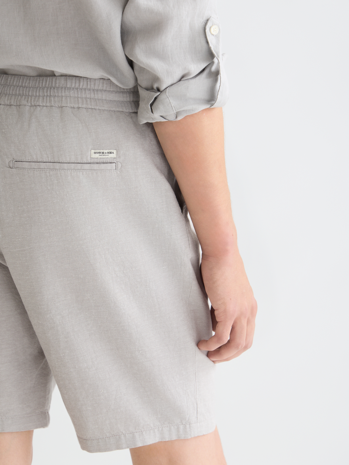 Light beige Fave cotton-linen shorts by SCOTCH & SODA displayed on a model, featuring a relaxed fit and casual style.