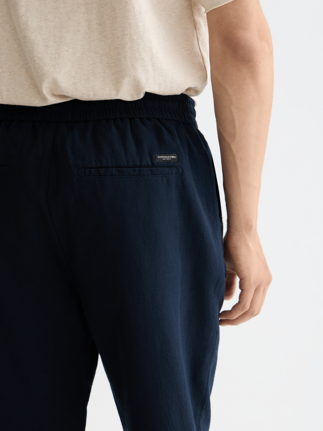 SCOTCH & SODA Warren joggers, stylish men's pants in a relaxed fit, shown in a neutral color with casual waistband and pockets.