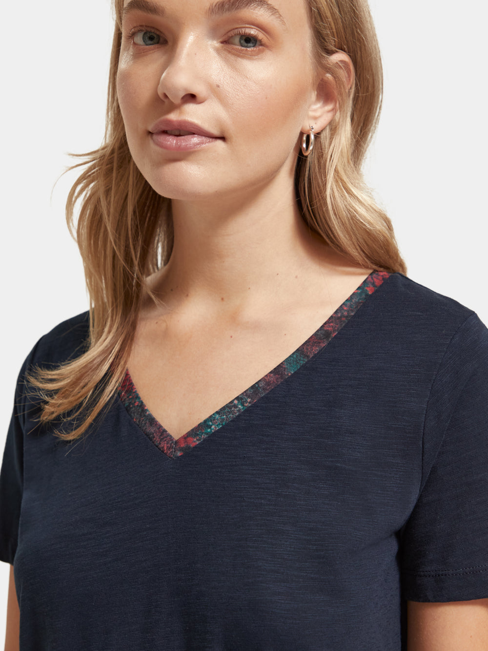 Contrast neckline v-neck t-shirt - Scotch & Soda NZ