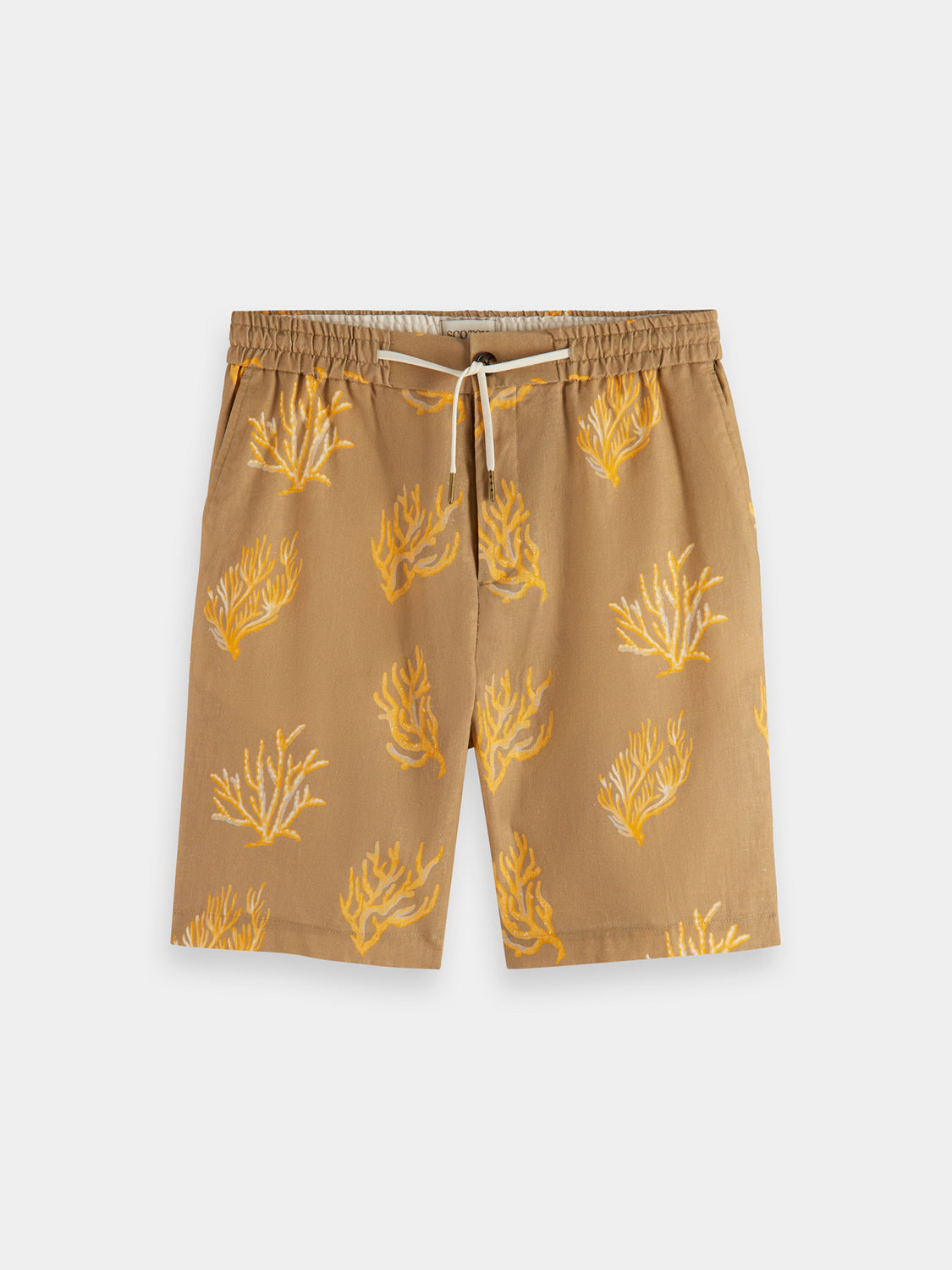 SCOTCH & SODA Fave cotton-linen shorts in beige with a relaxed fit, displayed on a model with a casual summer outfit