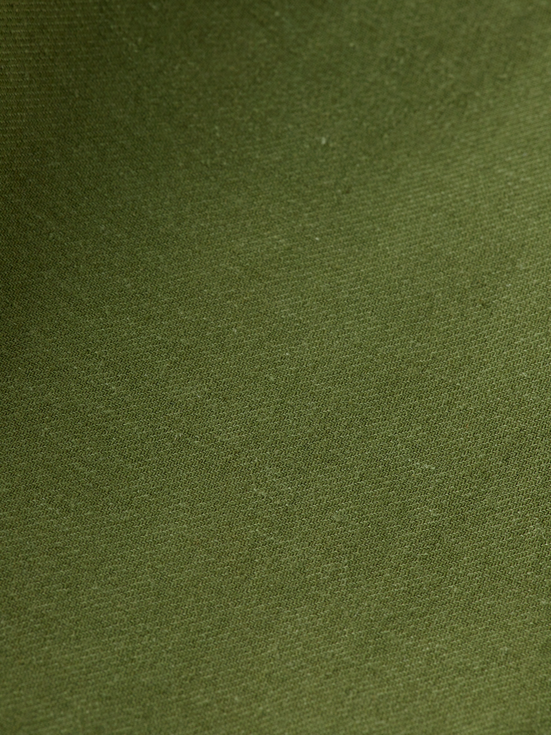 SCOTCH & SODA cargo shorts with multiple pockets in a casual style, shown in a neutral fabric color.